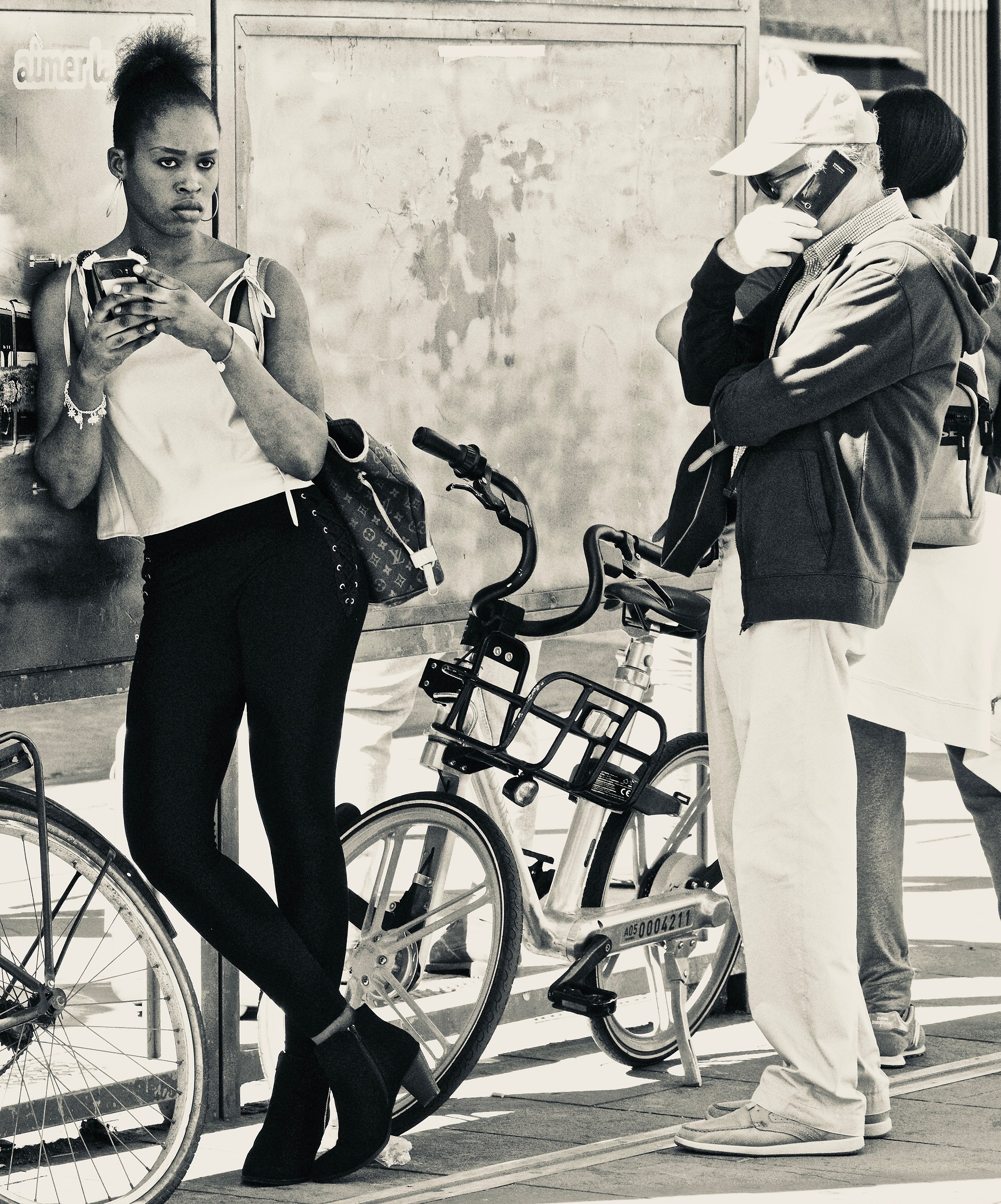 "sorry, darling, I'il Call you back in a minute..."