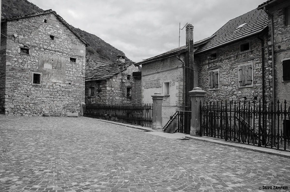 Casso - piazzale della chiesa