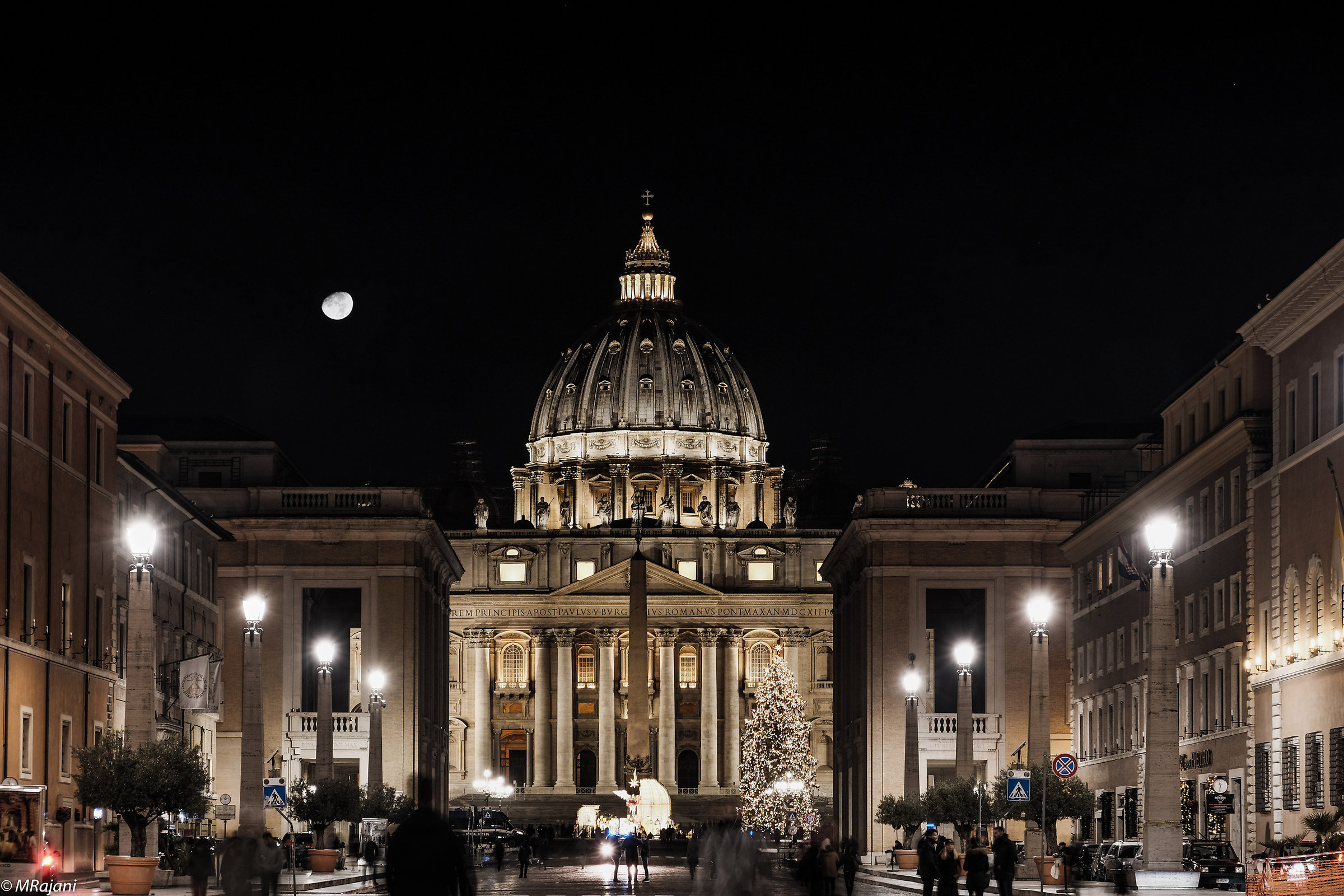Roma: San Pietro di notte