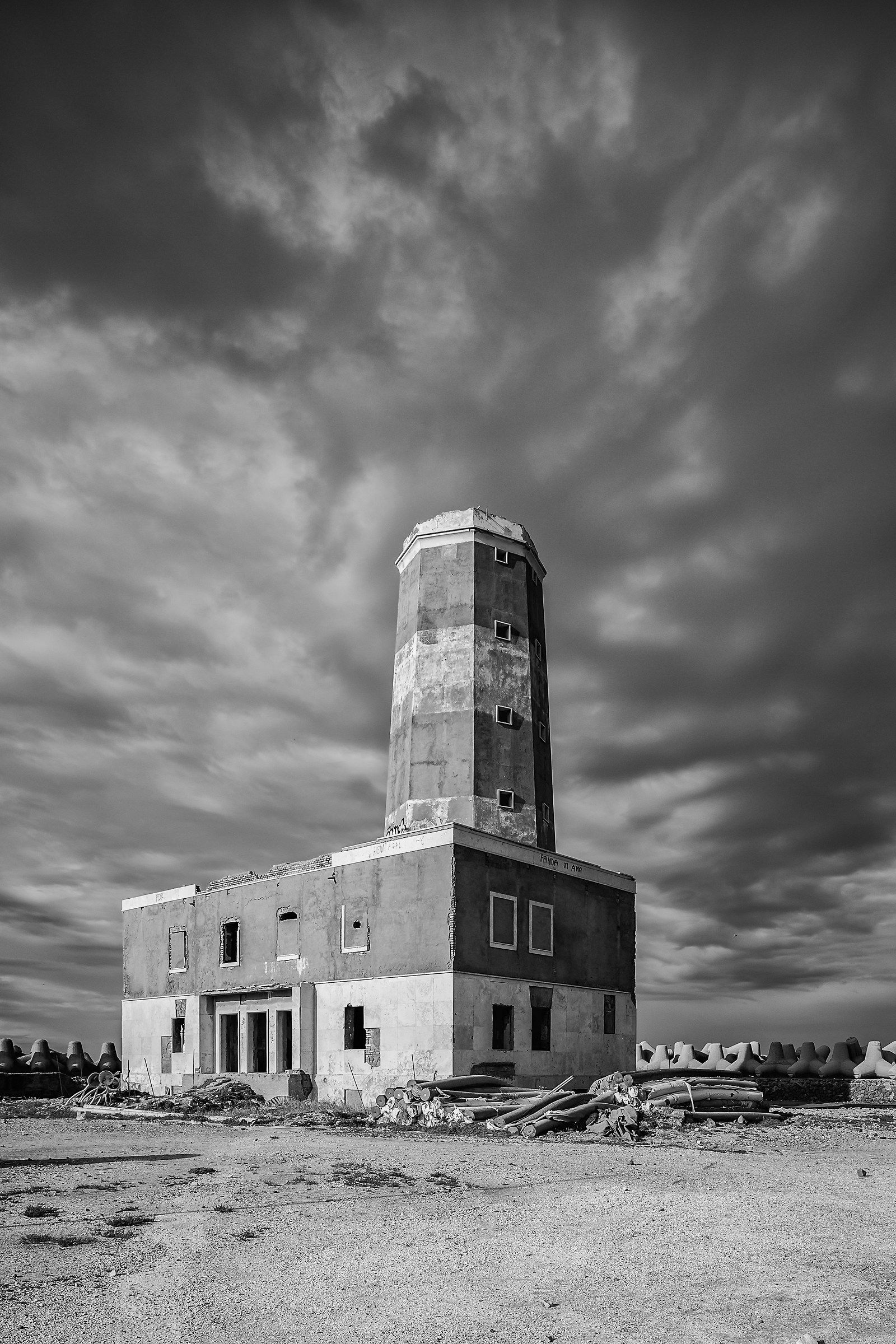 Fiumicino - Il vecchio faro abbandonato