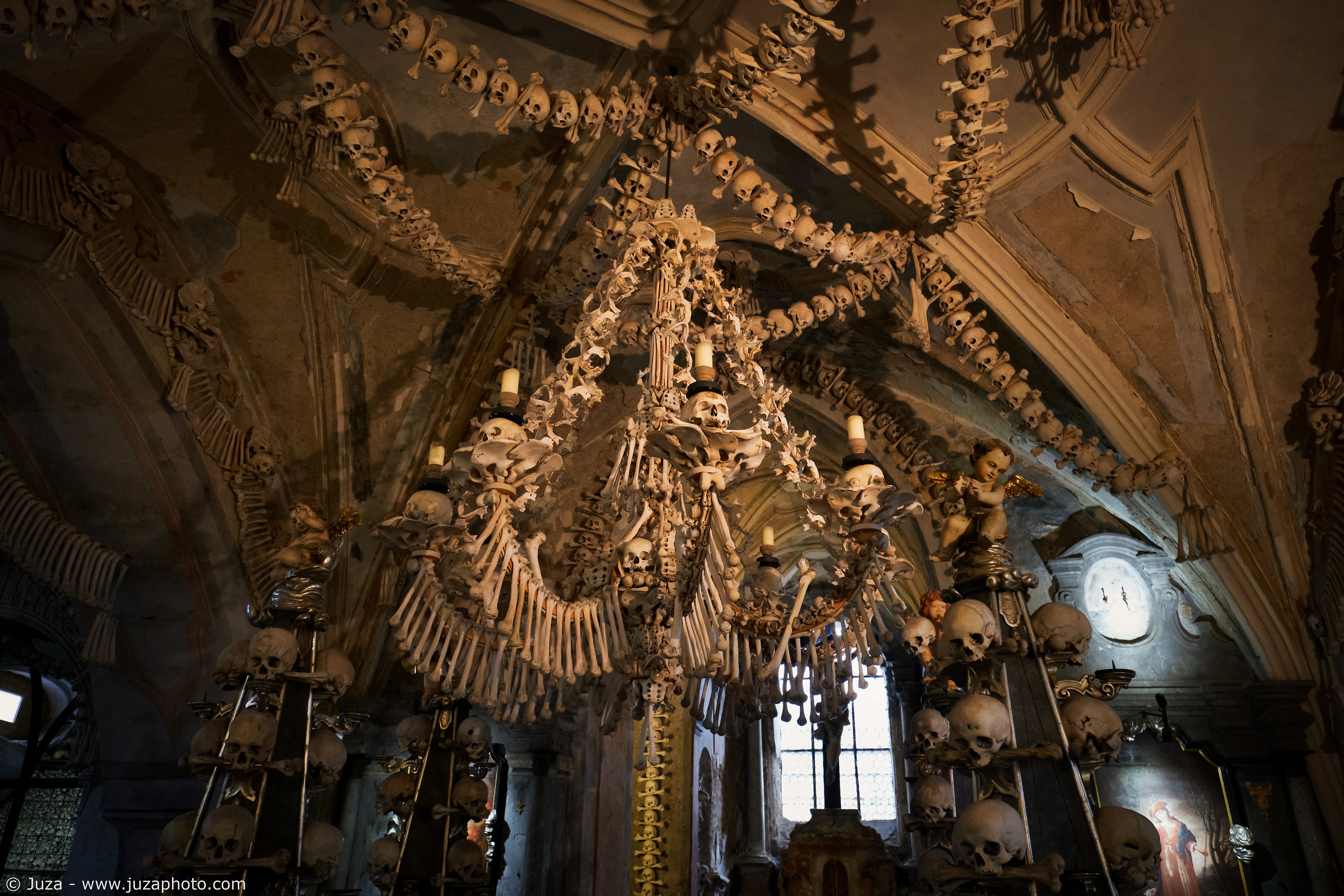 Chiesa di Sedlec, il lampadario