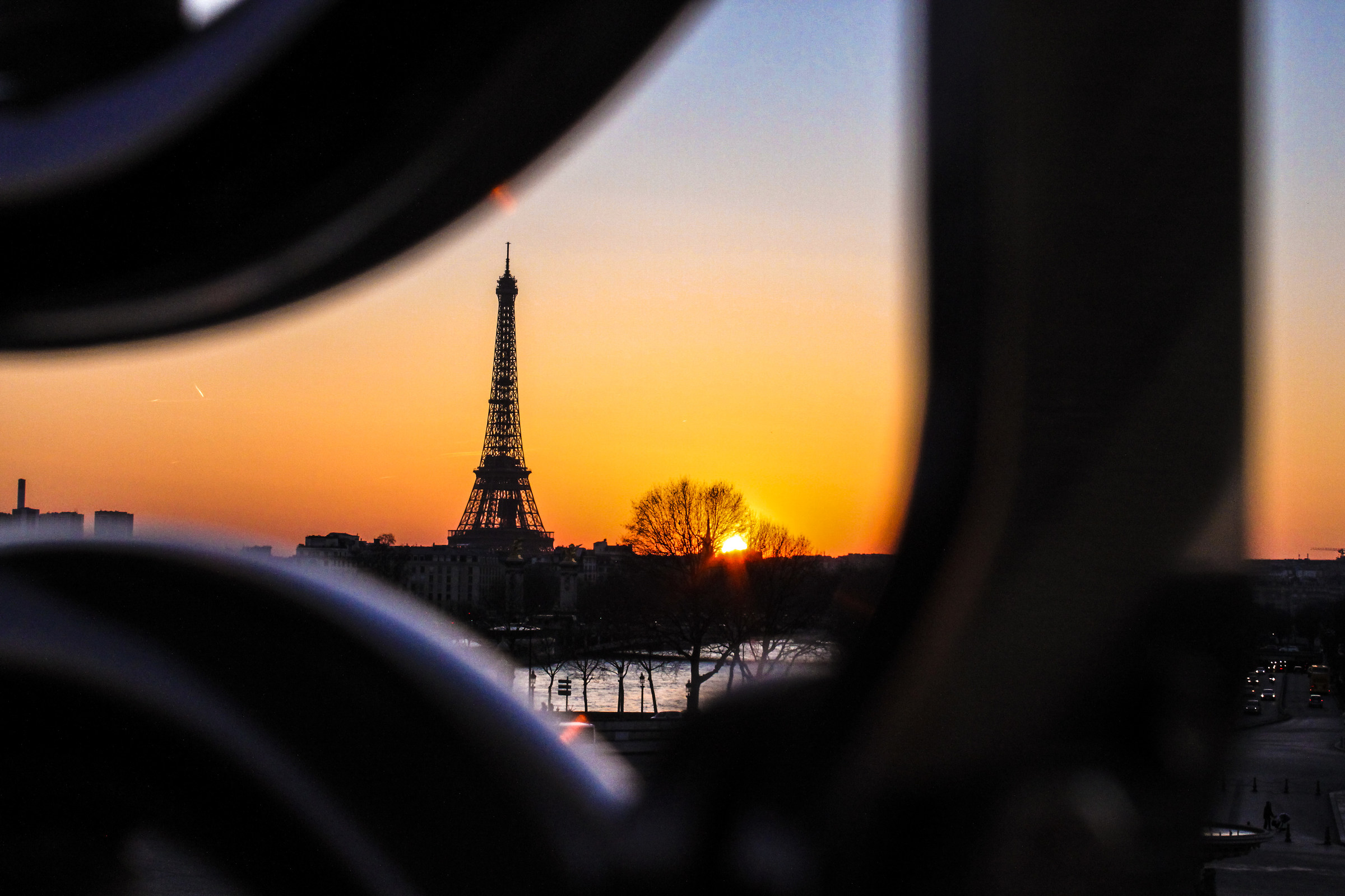 A glimpse of the Tour... Eiffel!