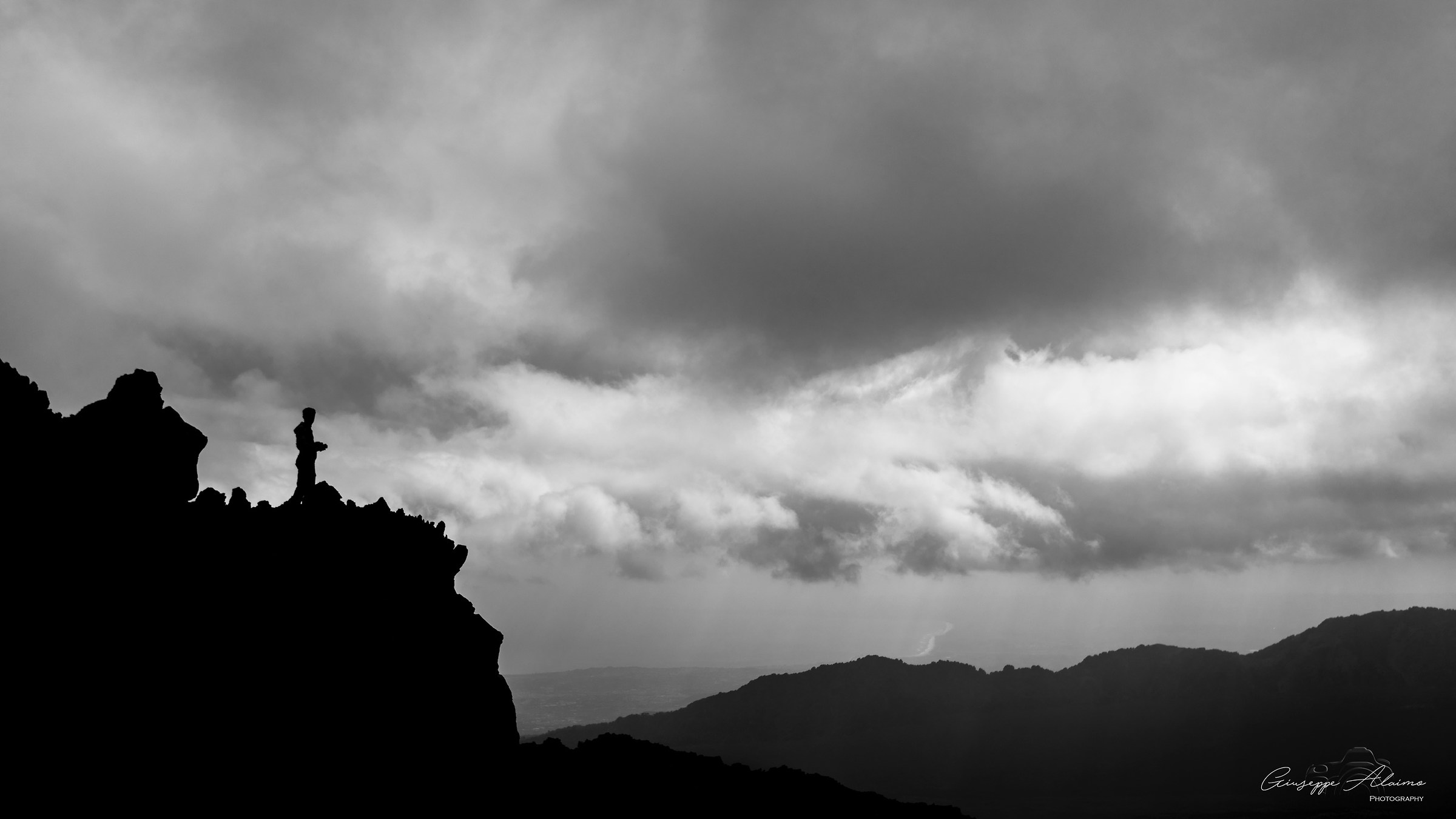 Etna-Valle del Bove-silhouette