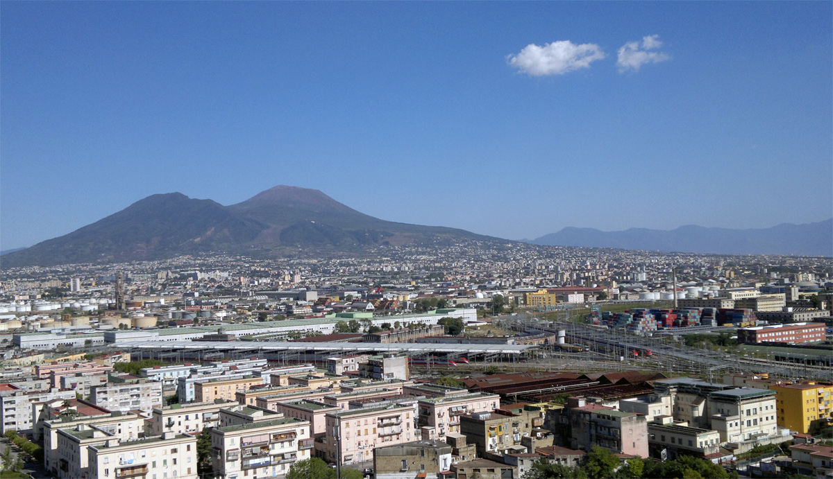 Ai  piedi del vesuvio ...Napoli la mia bella  città