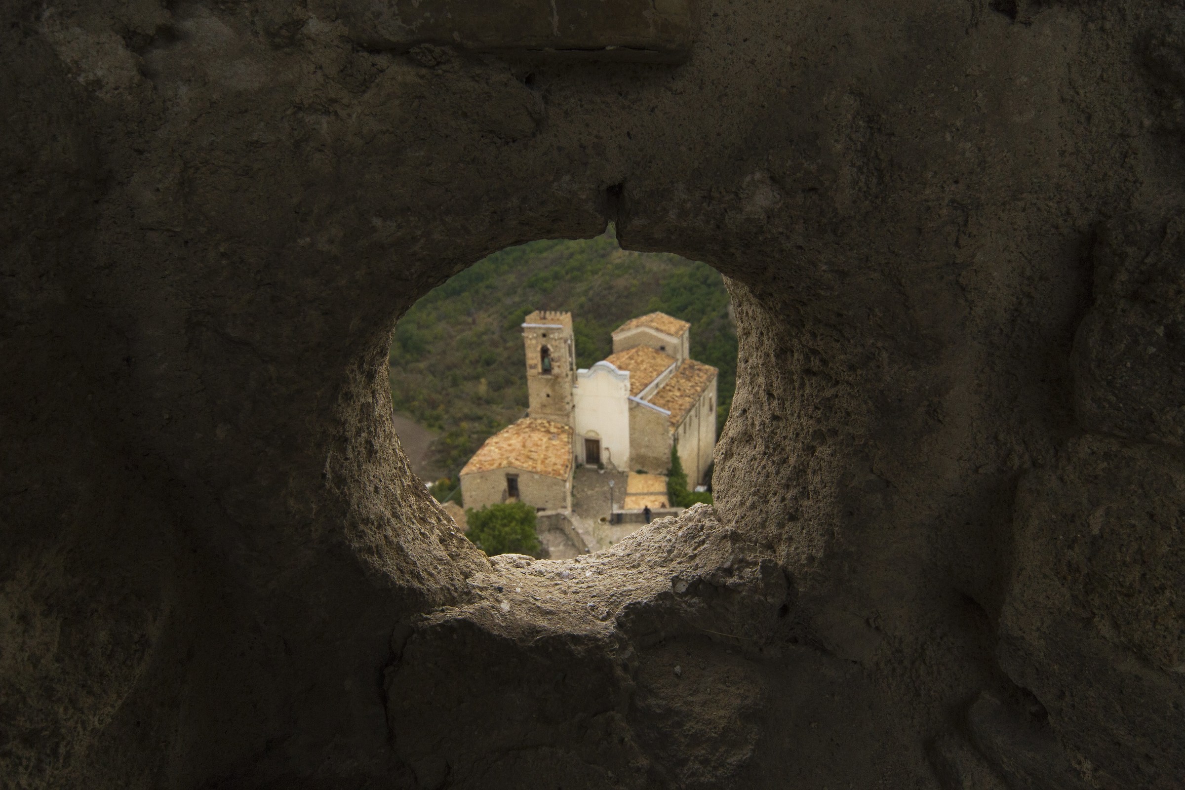 Roccascalegna from the hole
