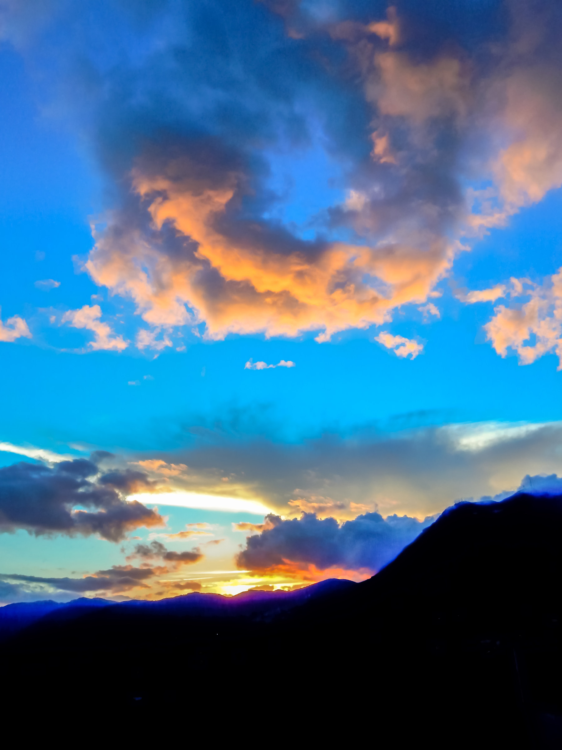 Tramonto dalla finestra