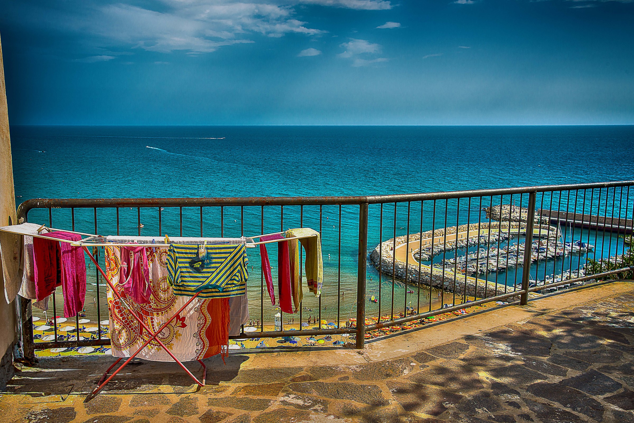 Stretched cloths with view