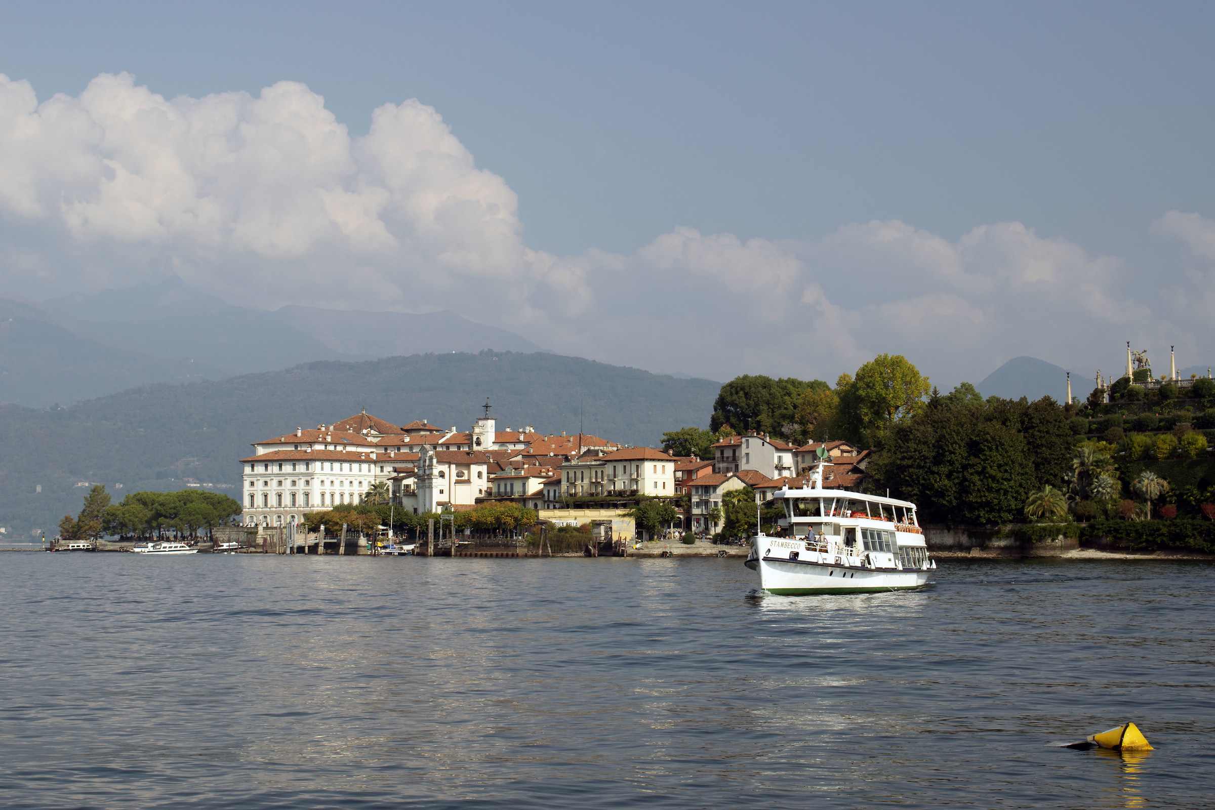 Arriva lo Stambecco (battello).