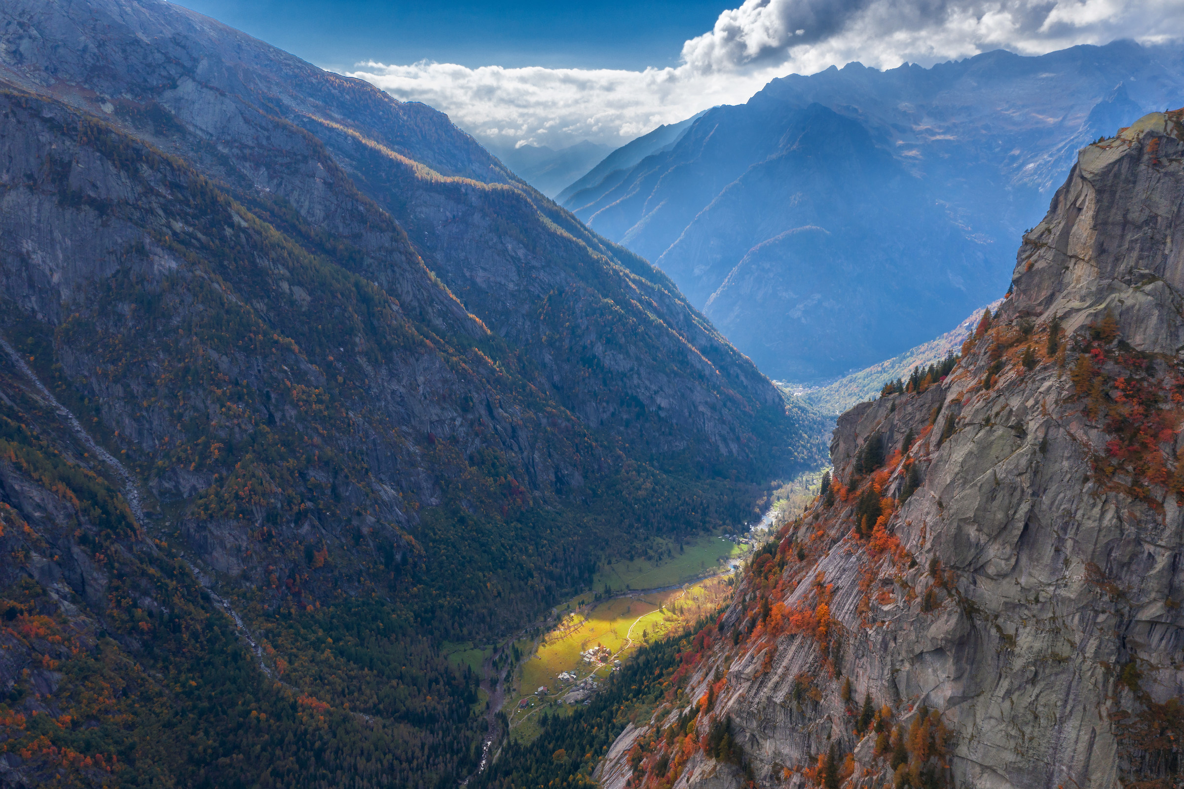 Val di Mello from above