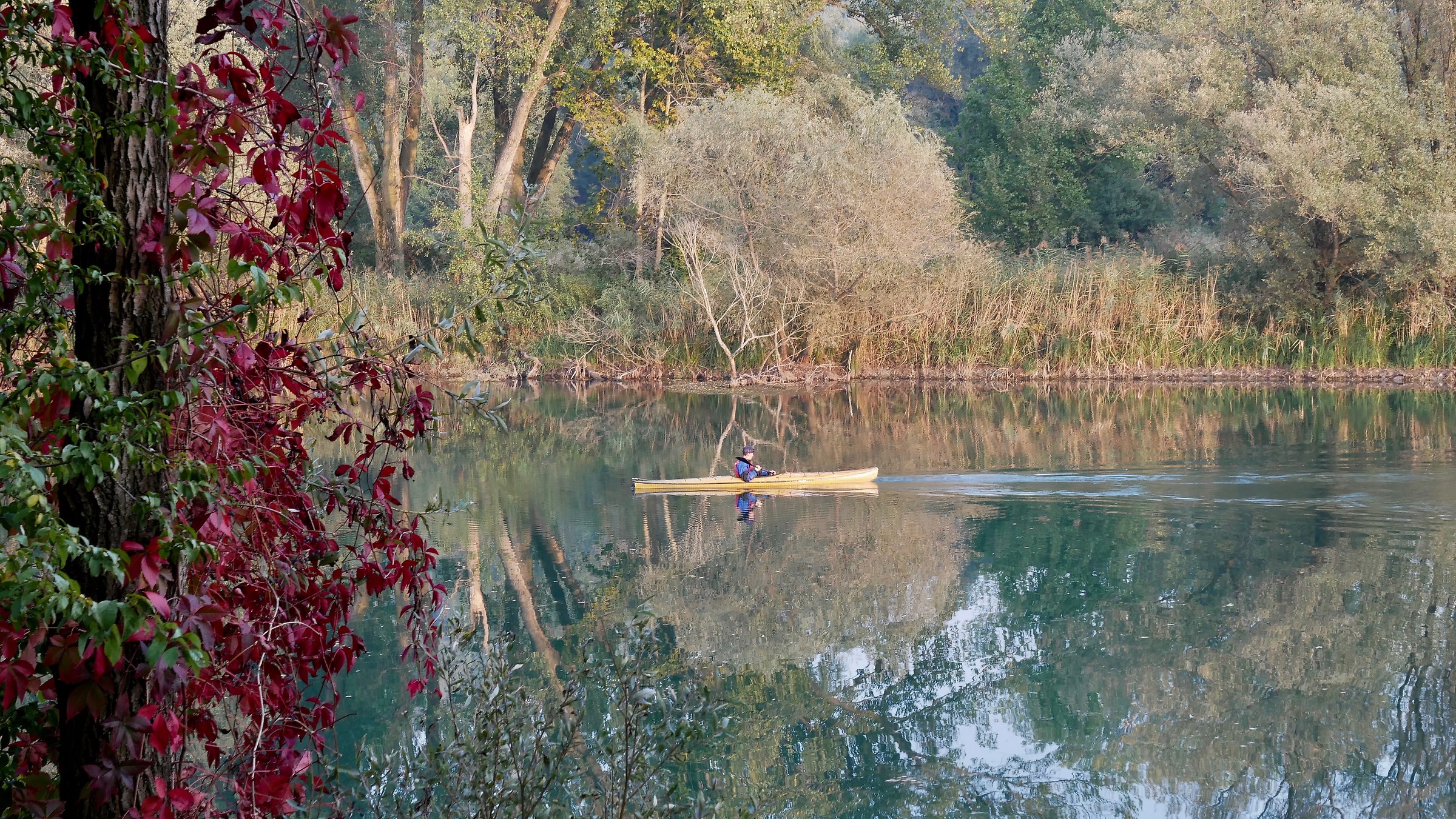 Canoe on the Adda from autumnal colours 2