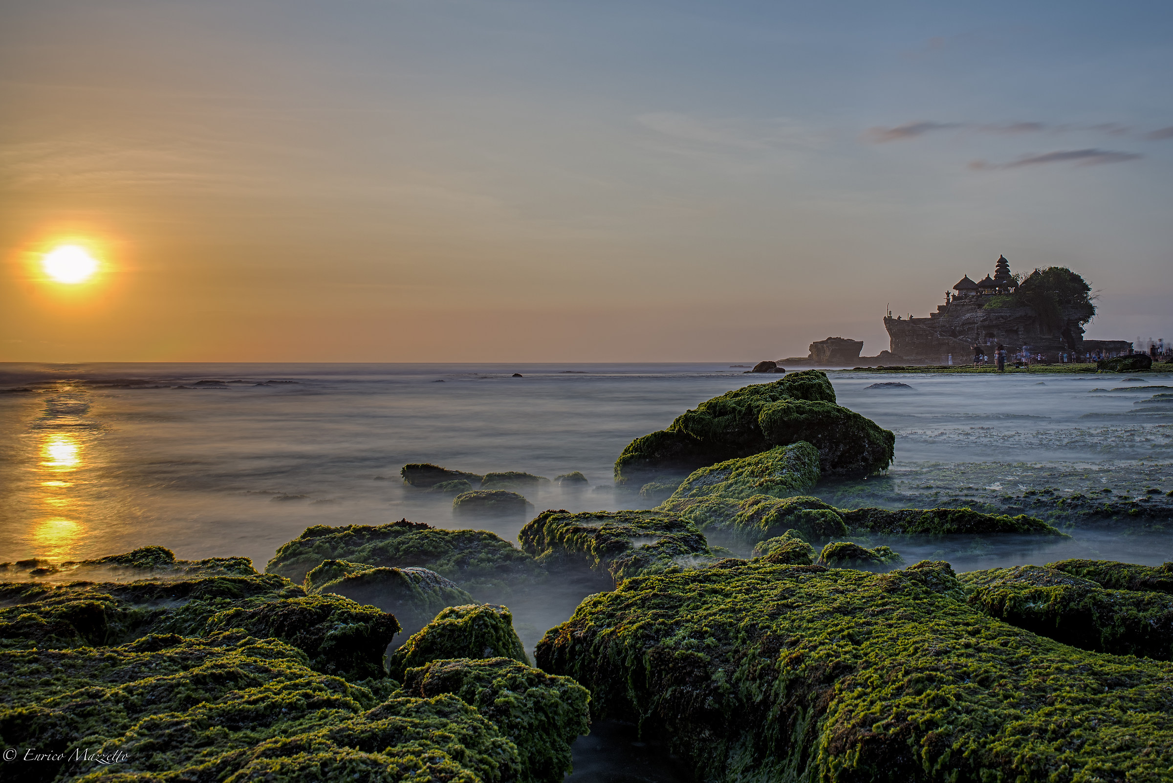 Tempio di Tanah Lot baciato dal sole