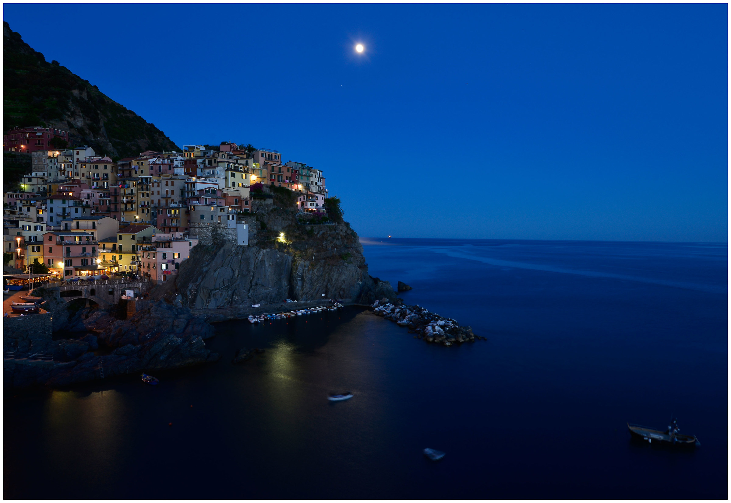 Luna on Manarola 2