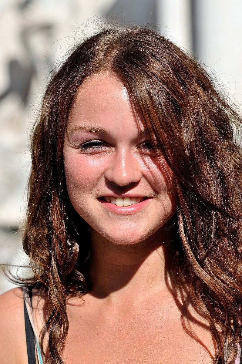 Ragazza con un numero (n.1)... perché sconosciuta