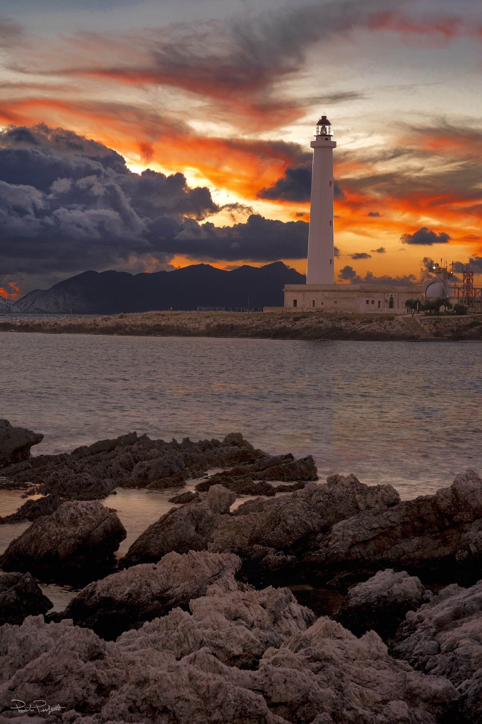 Incendio a Punta Sottile