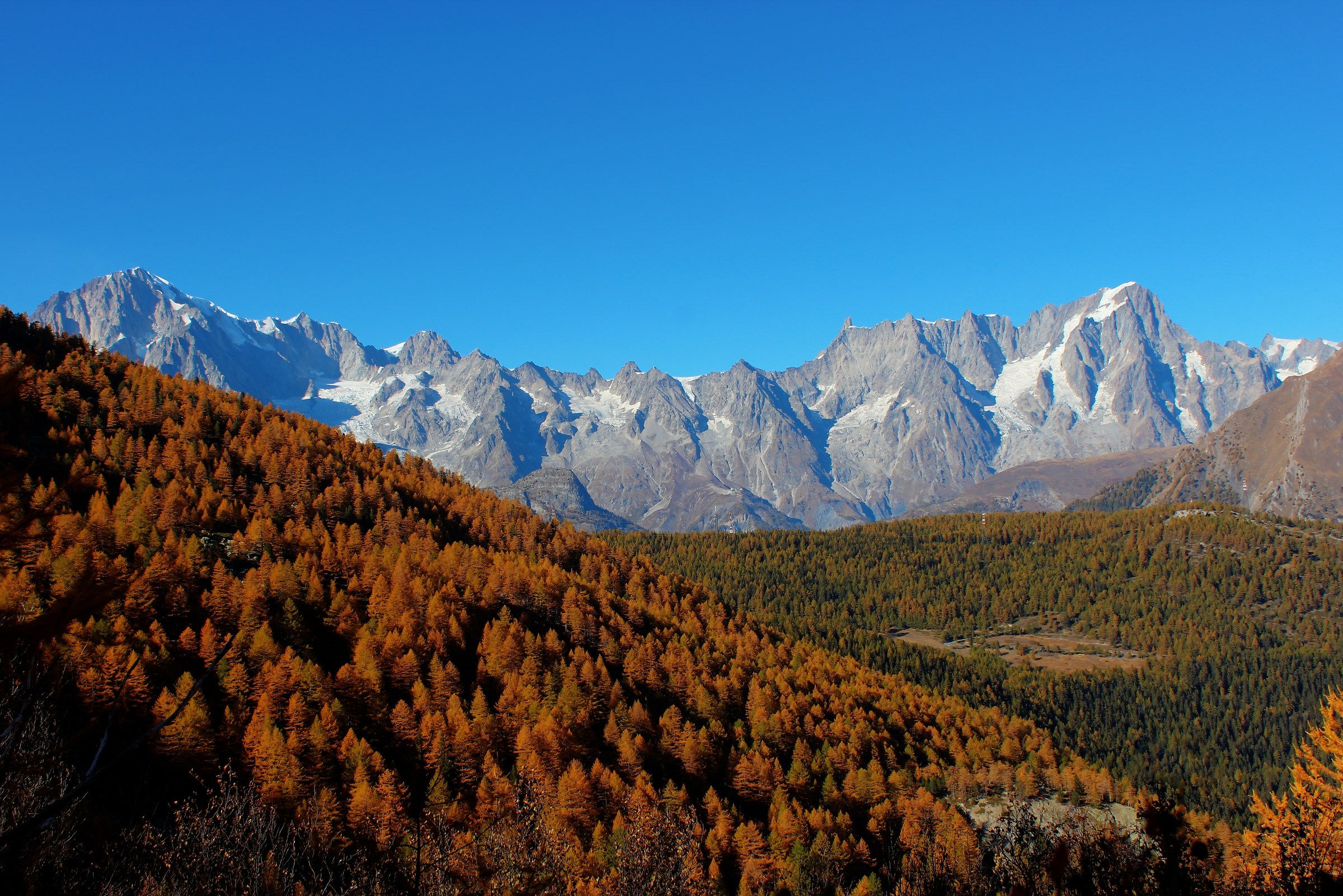 Catena del Monte Bianco dal Lago d'Arpy - HDR