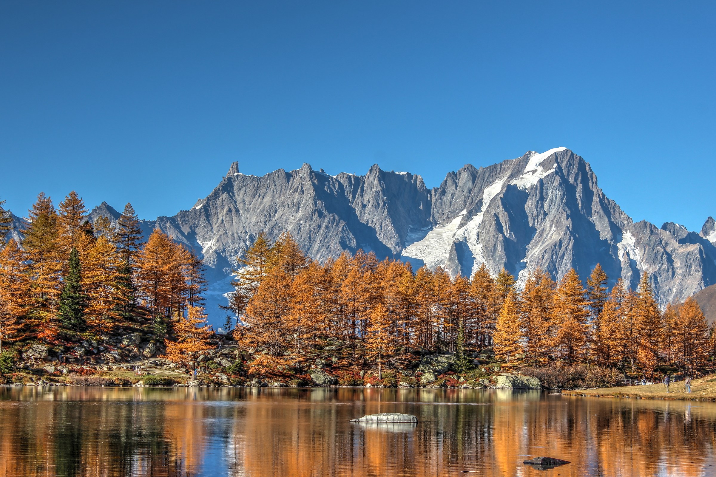 Catena del Monte Bianco dal Lago d'Arpy - HDR