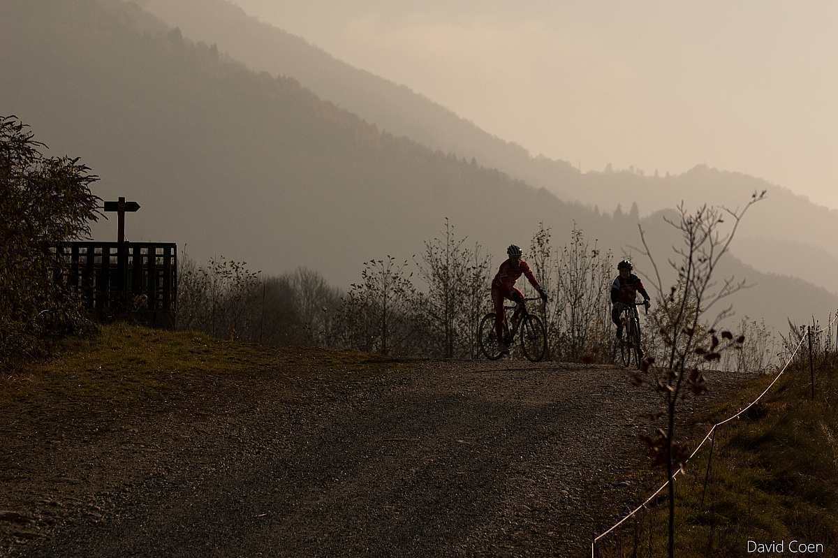 Padre e figlio in bici