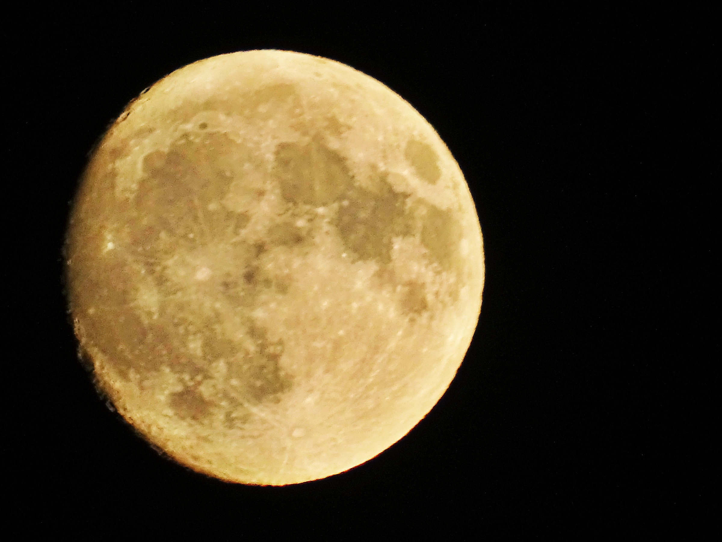 La luna di oggi al sorgere