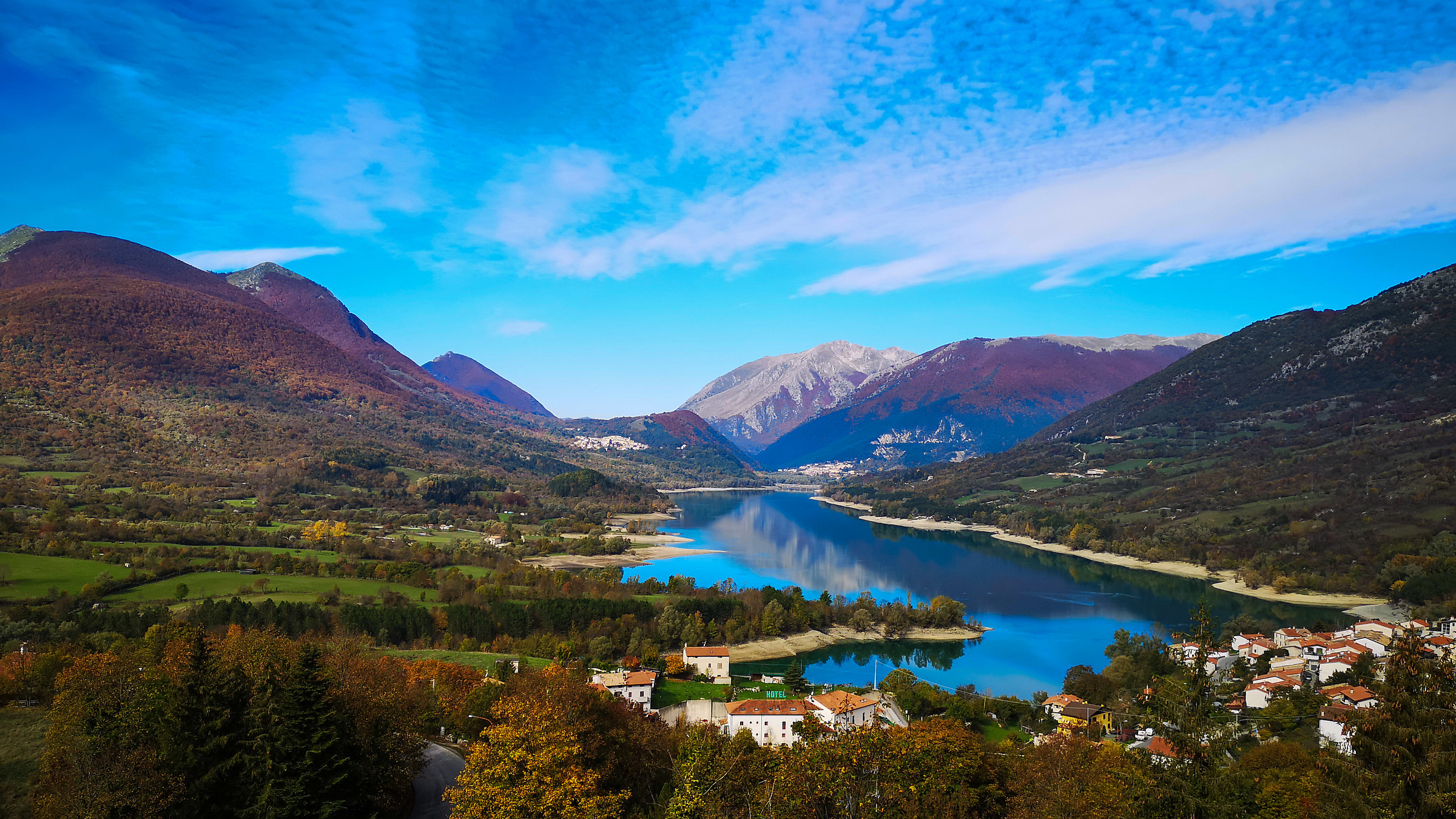 Lago di Barrea - panorama dall'alto