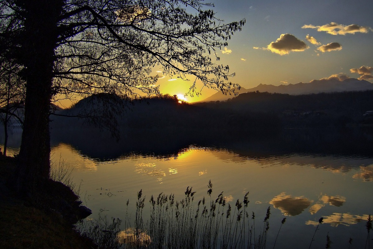 Tramonto sul lago
