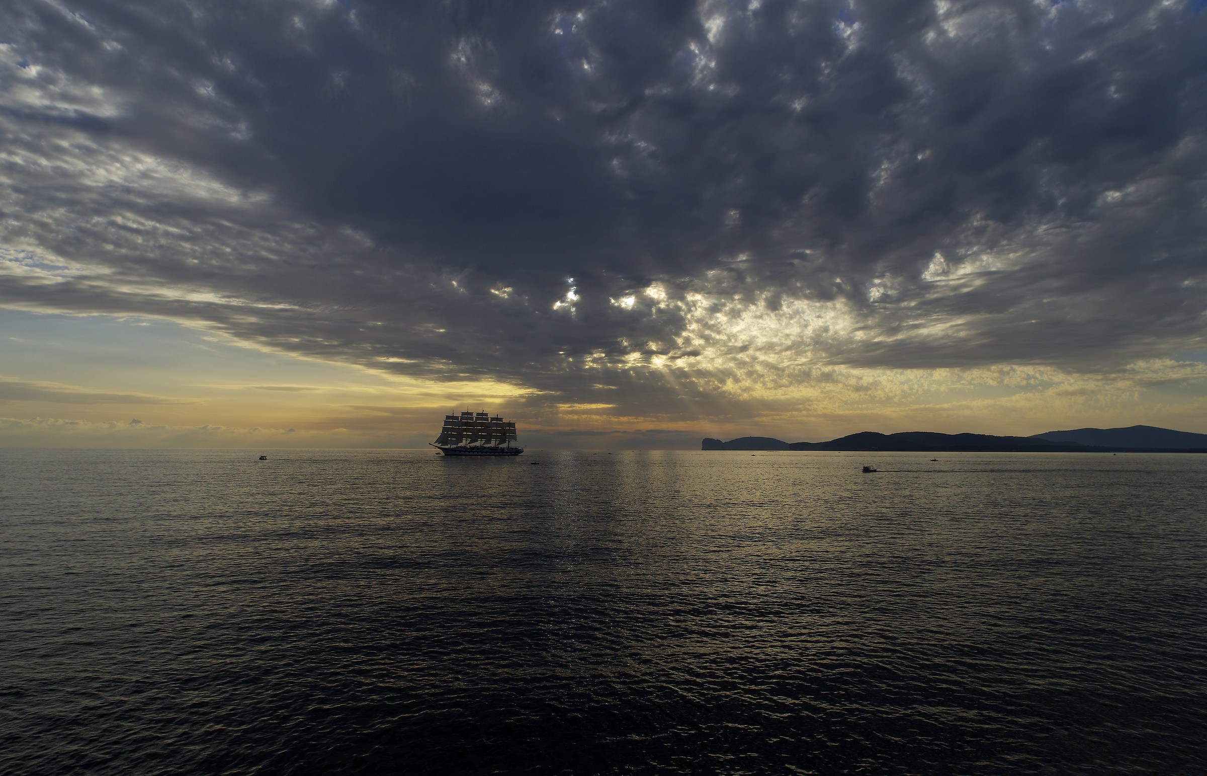 Il veliero al largo di Alghero