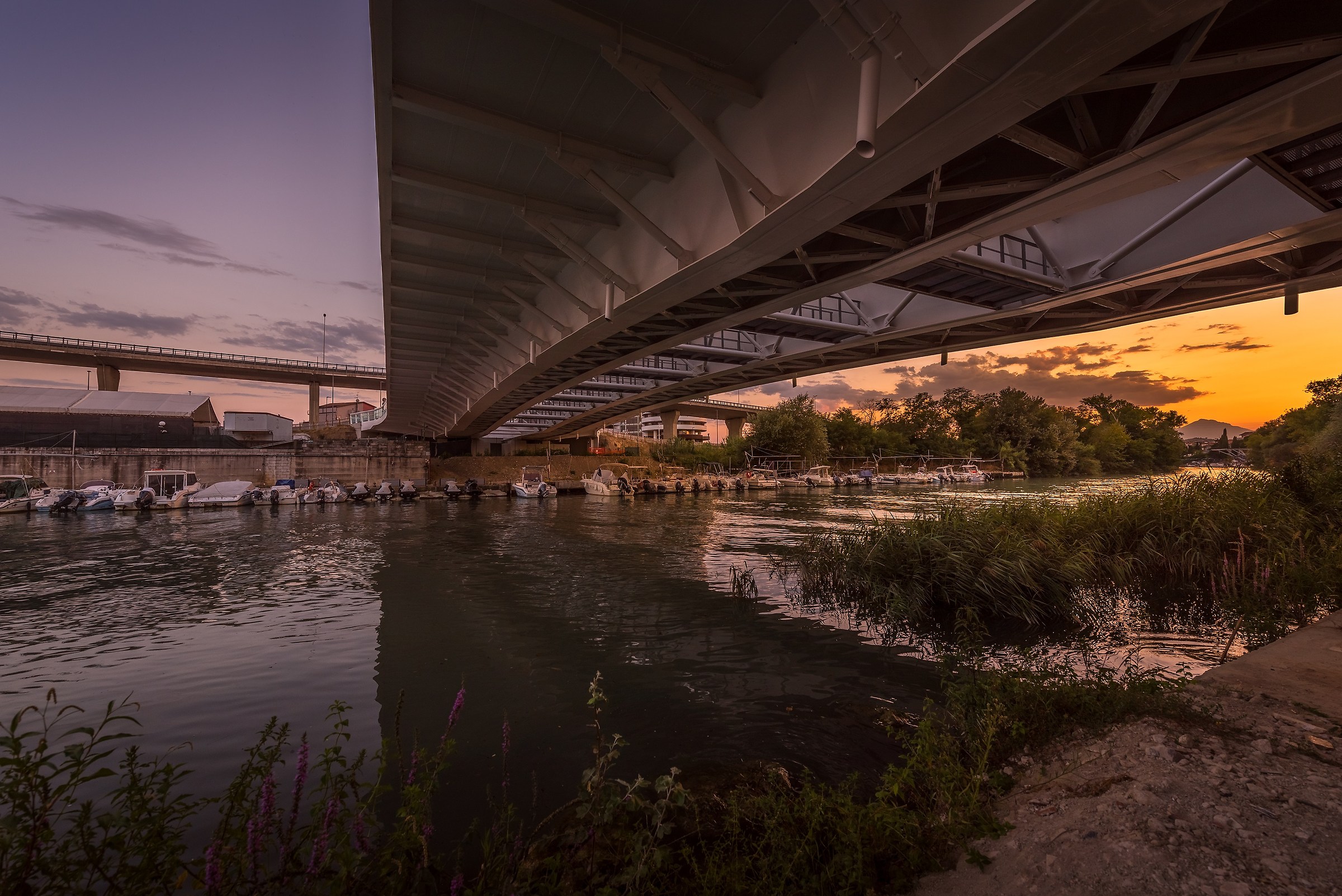 Tramonto lungo il fiume