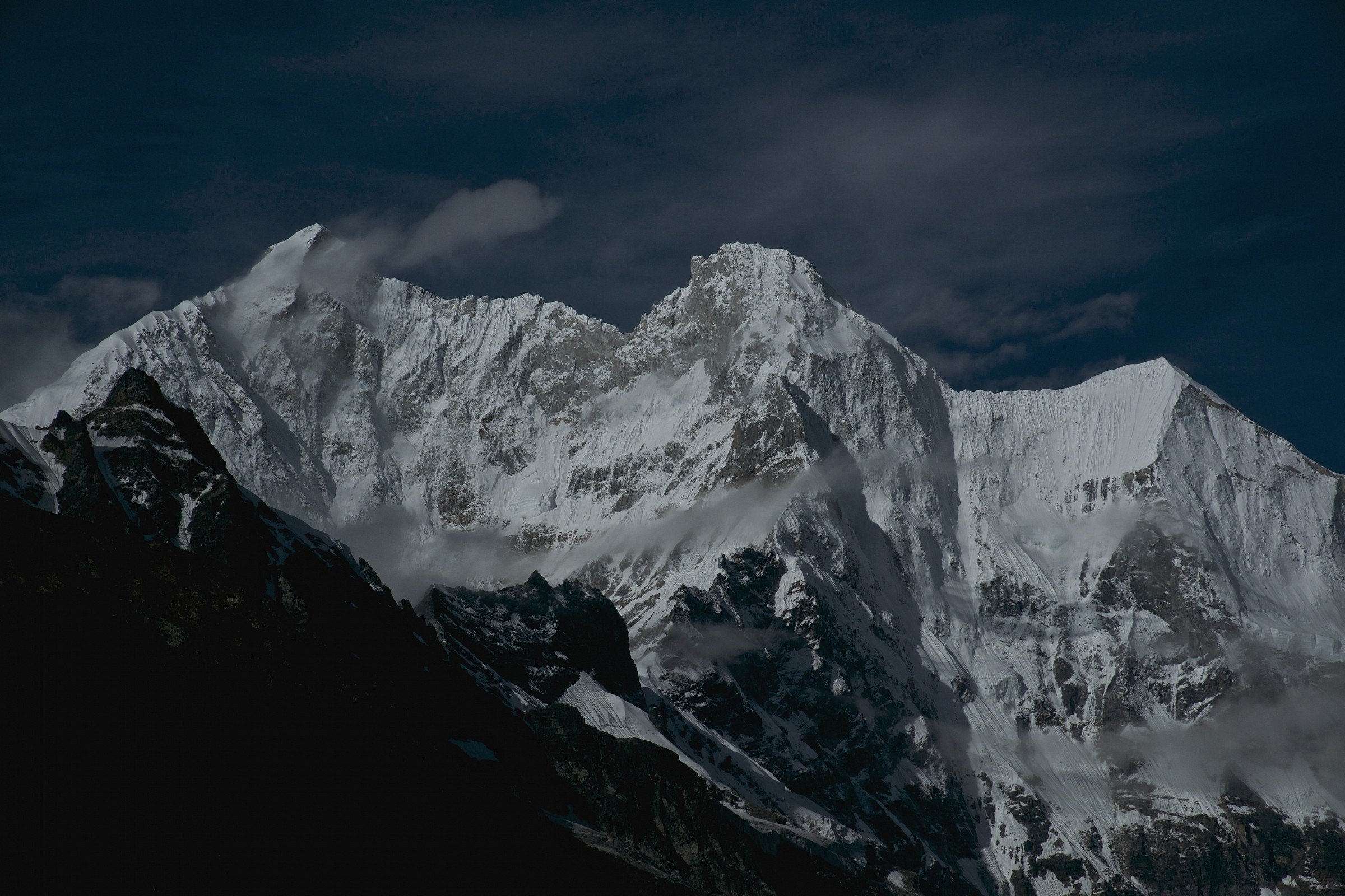 Chomo Lonzo 7779 m. Khangshung Valley
