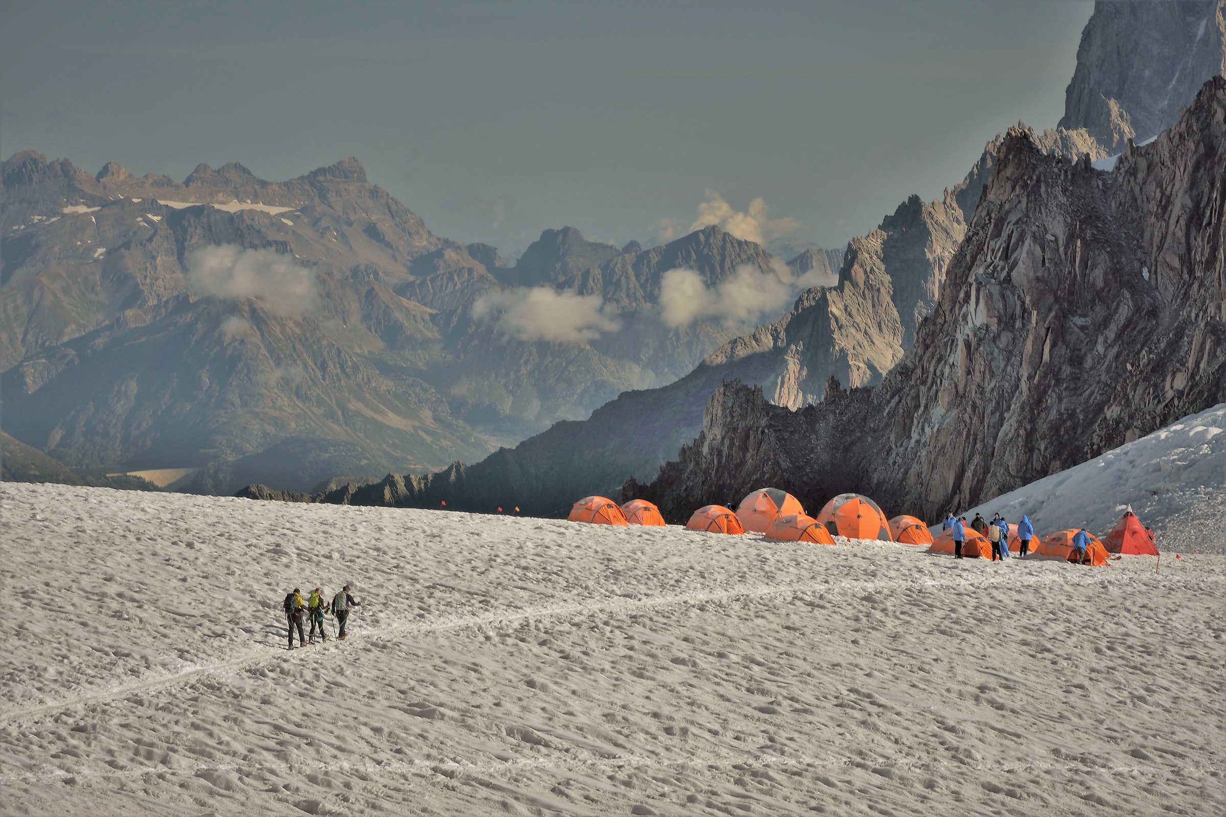 Traffic on the giant's Hill Glacier