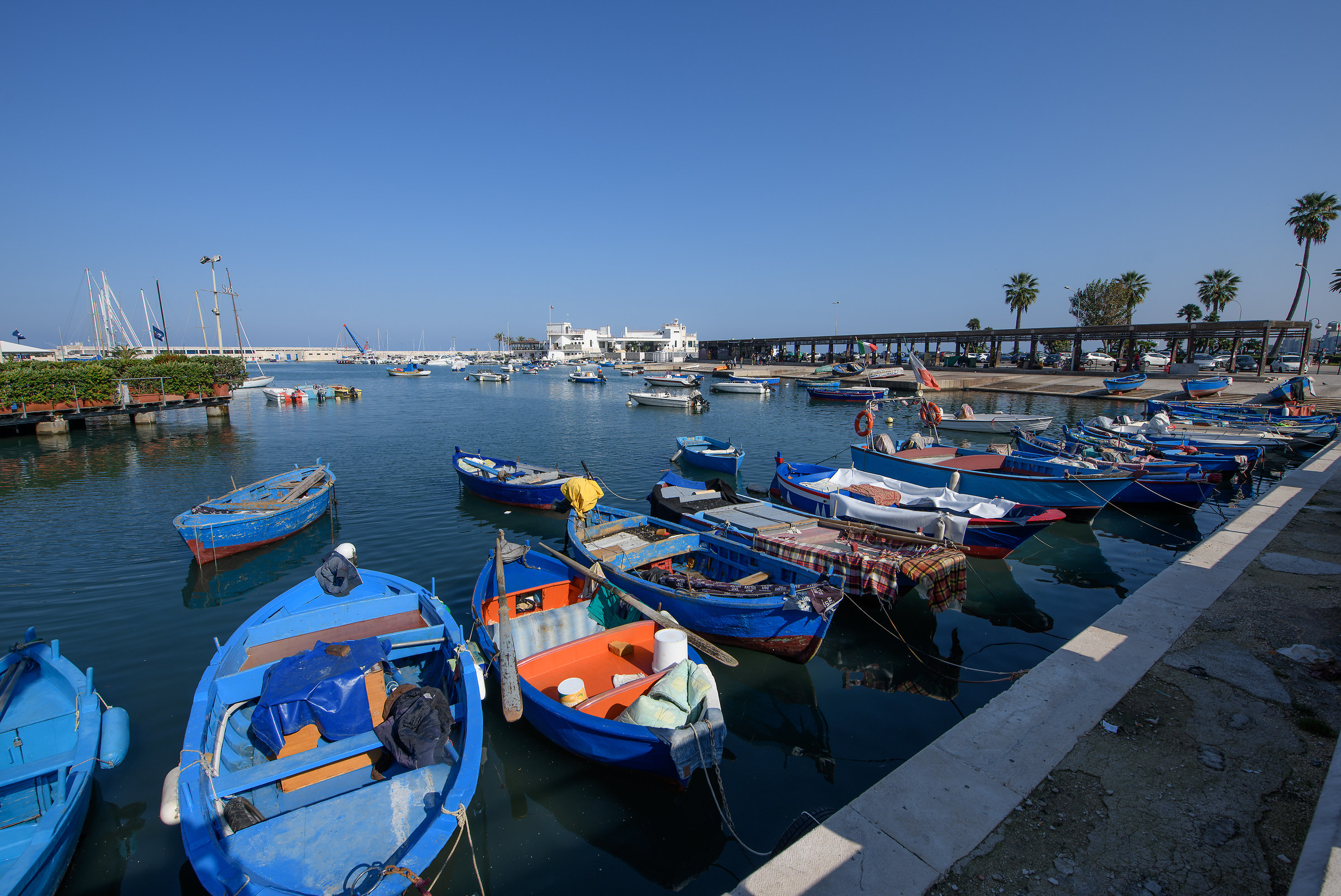 Bari-La tranquillità del Porto delle barche