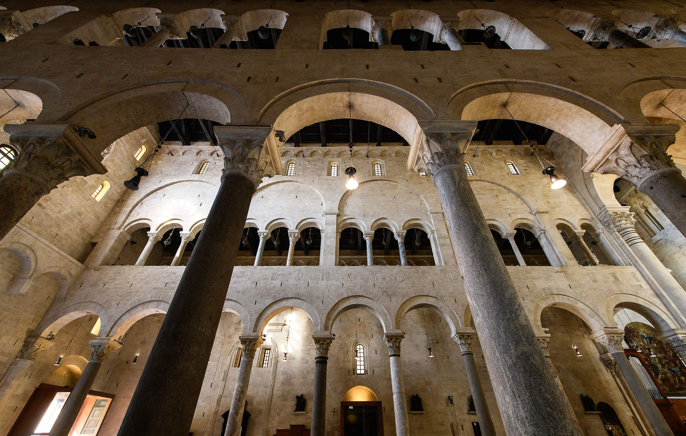 L'architettura interna della Cattedrale di Bari