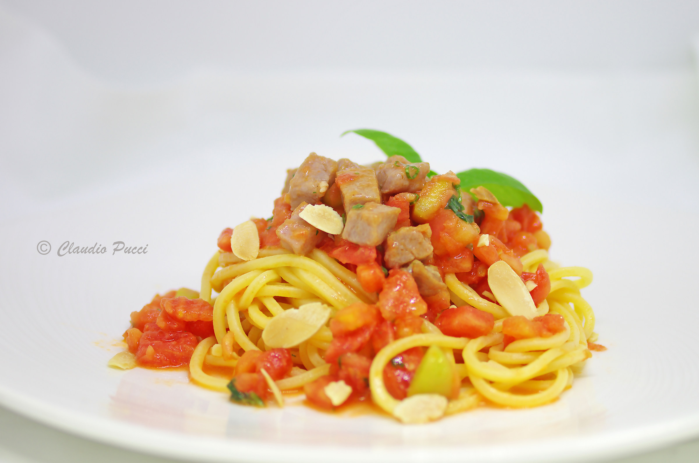 Tonnarelli alla crodaiola with seared tuna and almonds