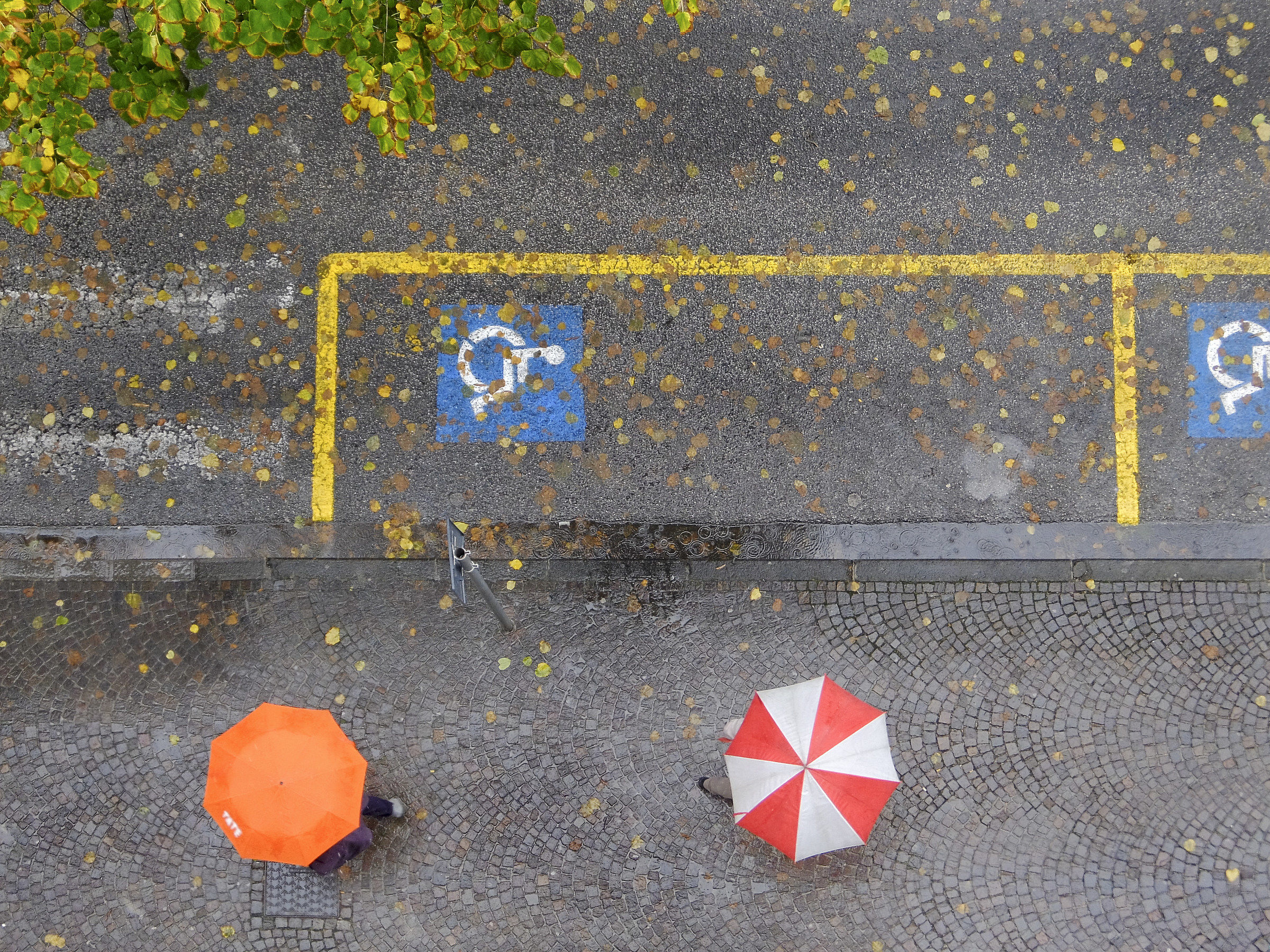 It rains, it rains....