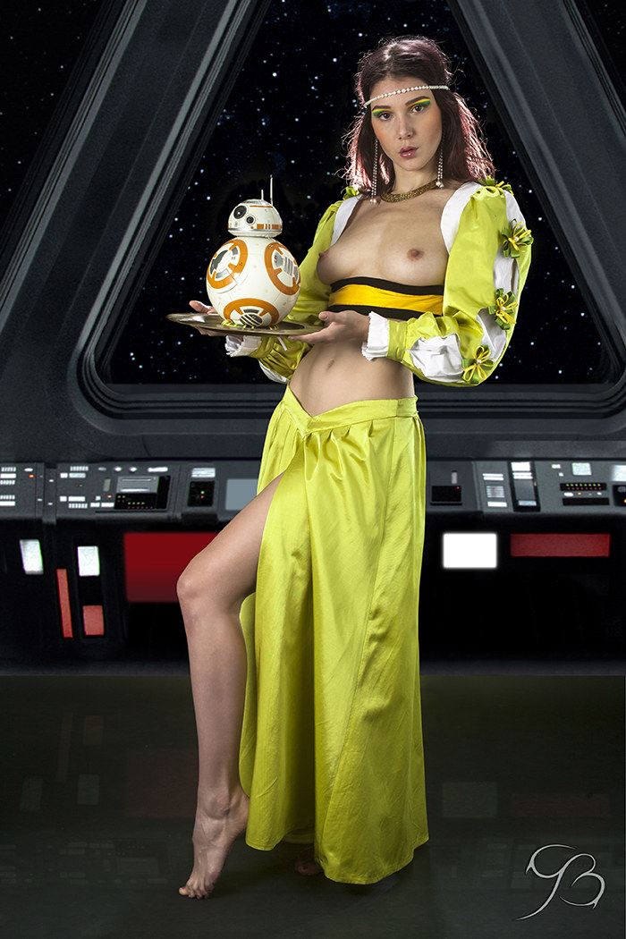 Herodiade handing BB 8 to the new emperor