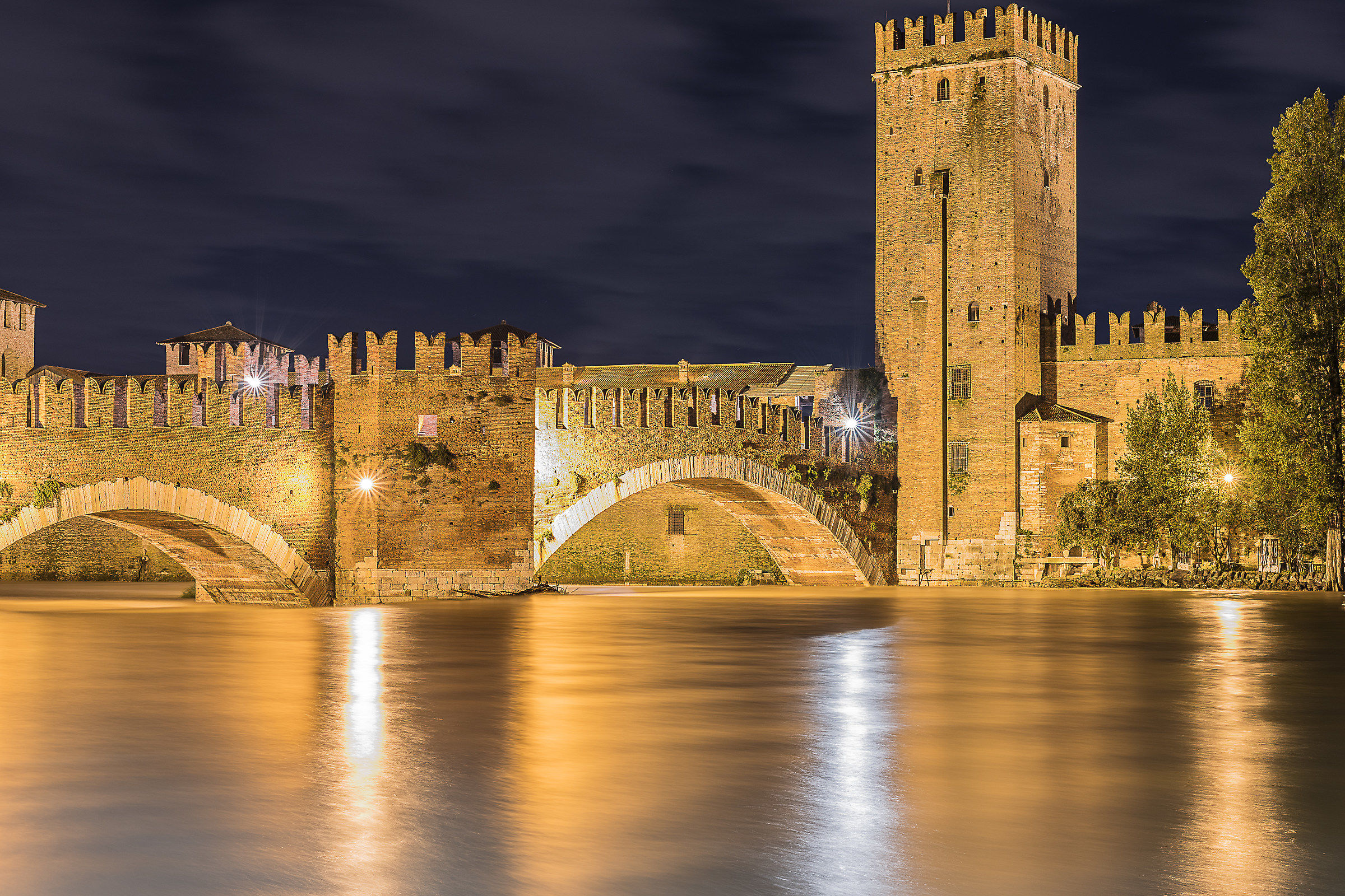 Fiume Adige in piena