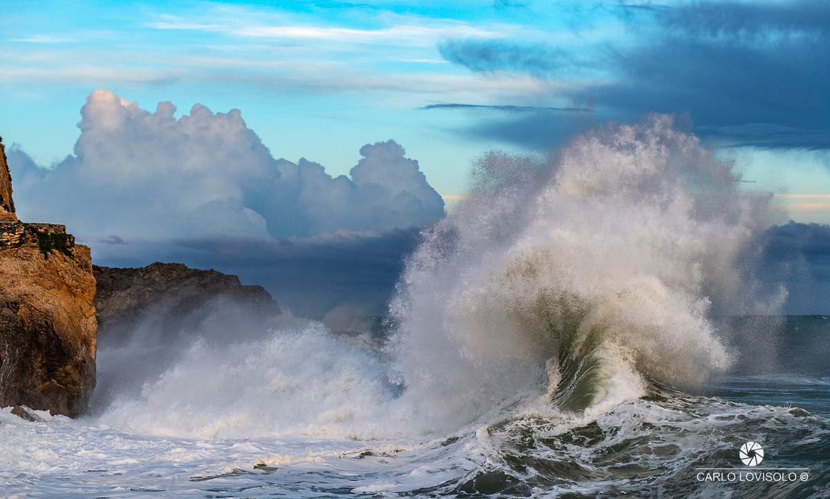 The sea waves roaring in Punta Crena