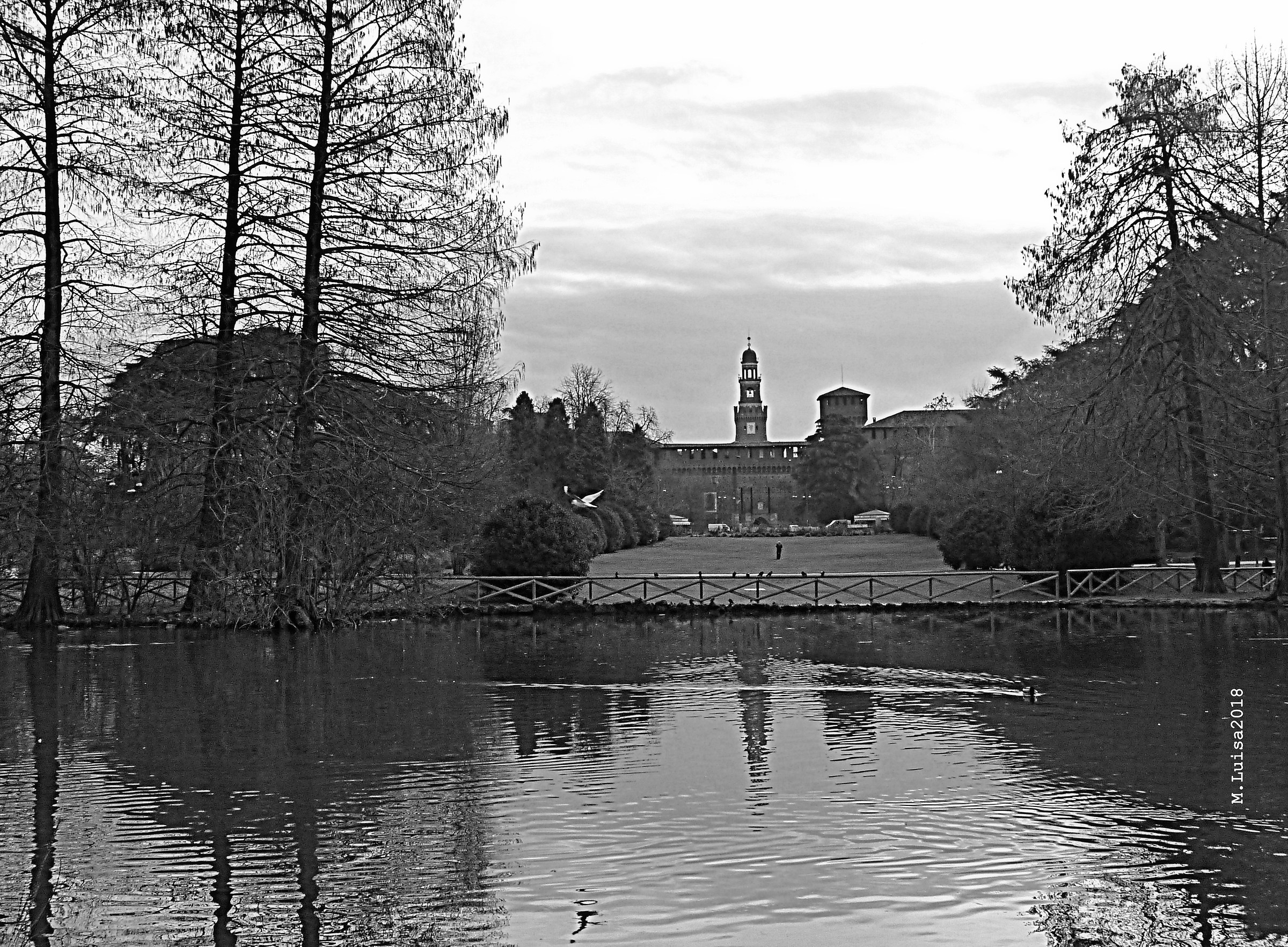il castello Sforzesco visto dal parco Sempione
