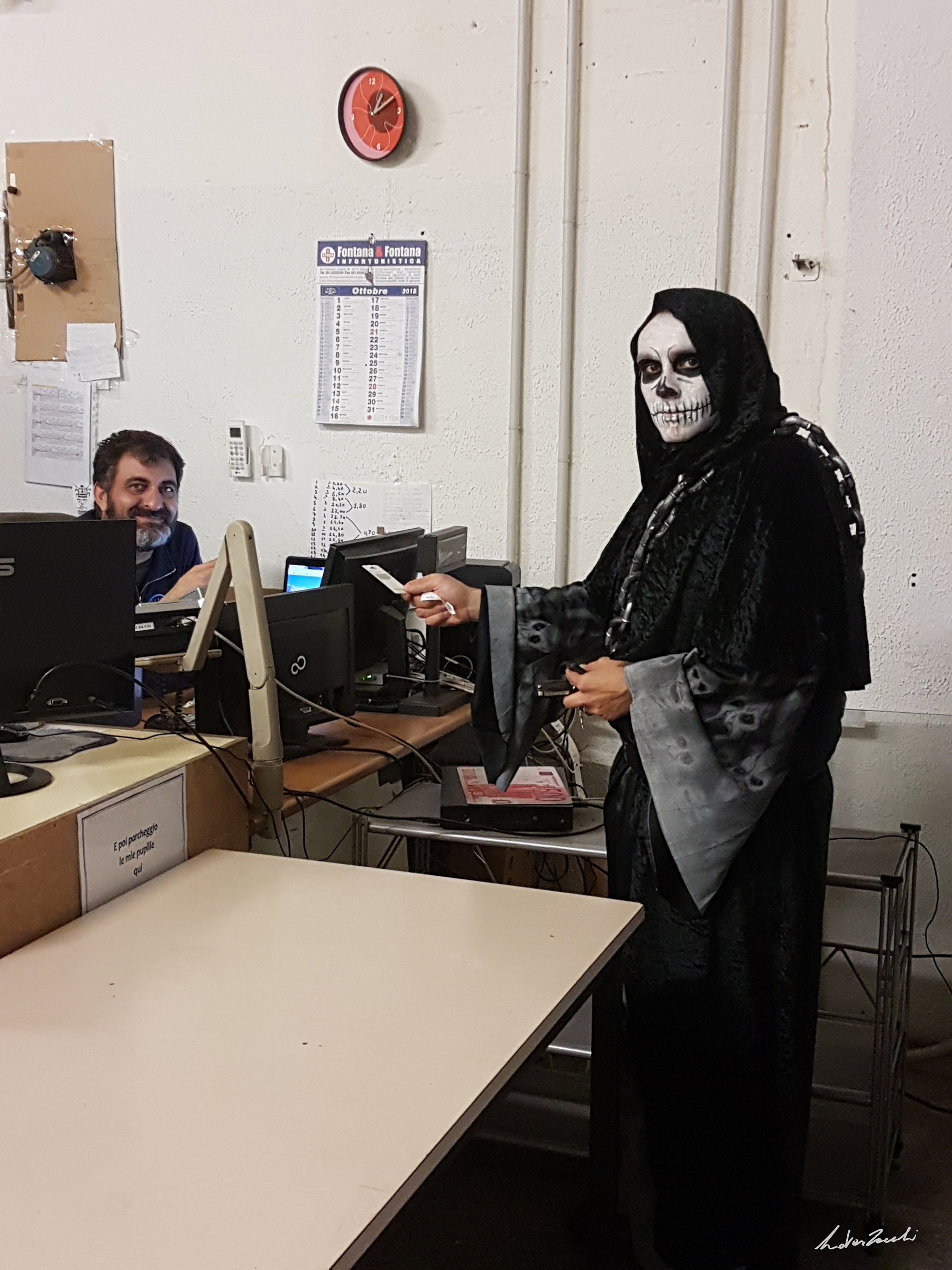 Anche la Morte paga il parcheggio