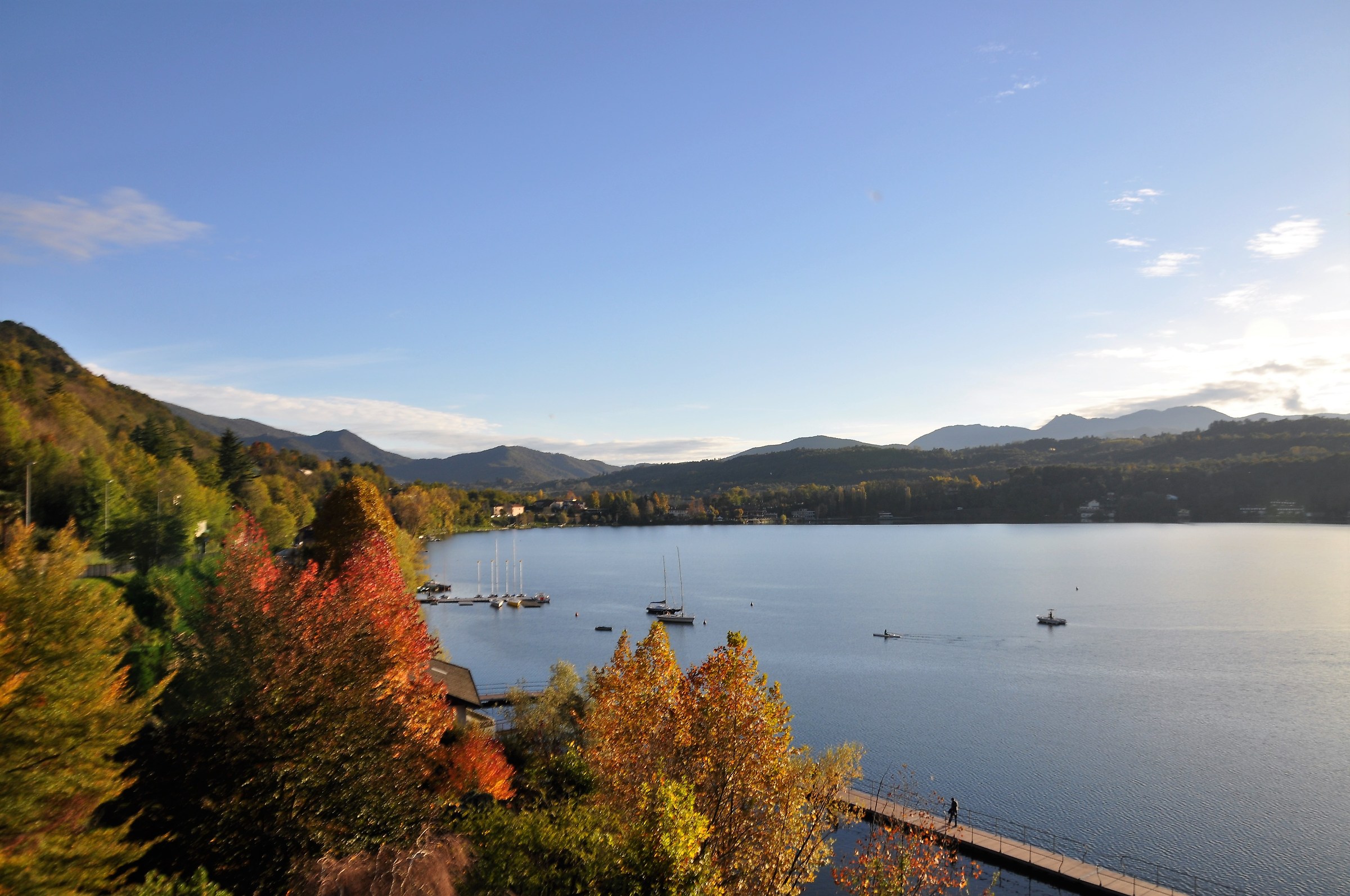 colori autunnali sul lago di Avigliana (to)
