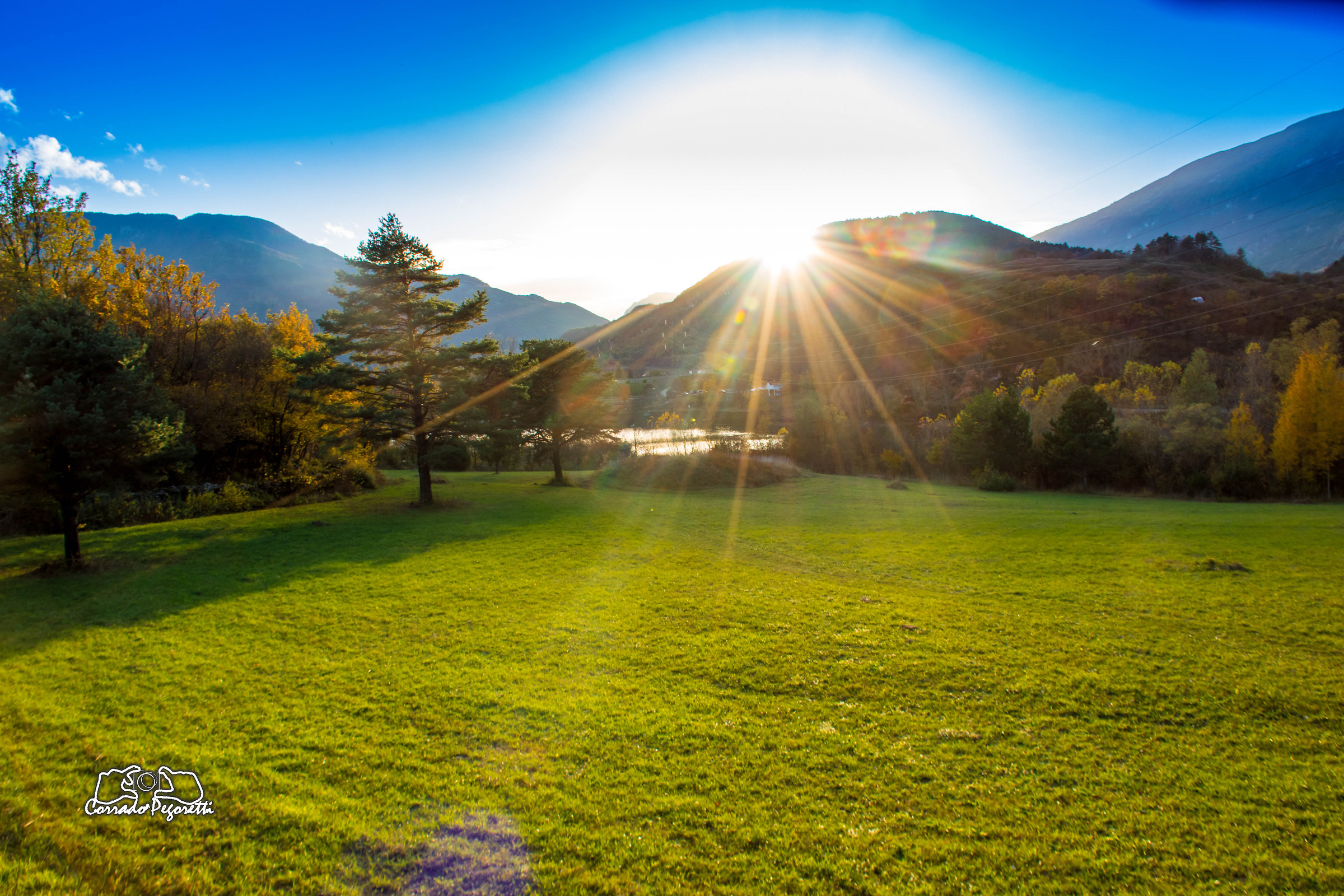 Tramonto e prato verde Lago di Terlago