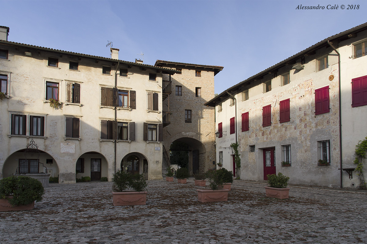 Valvasone Piazza Castello  4196