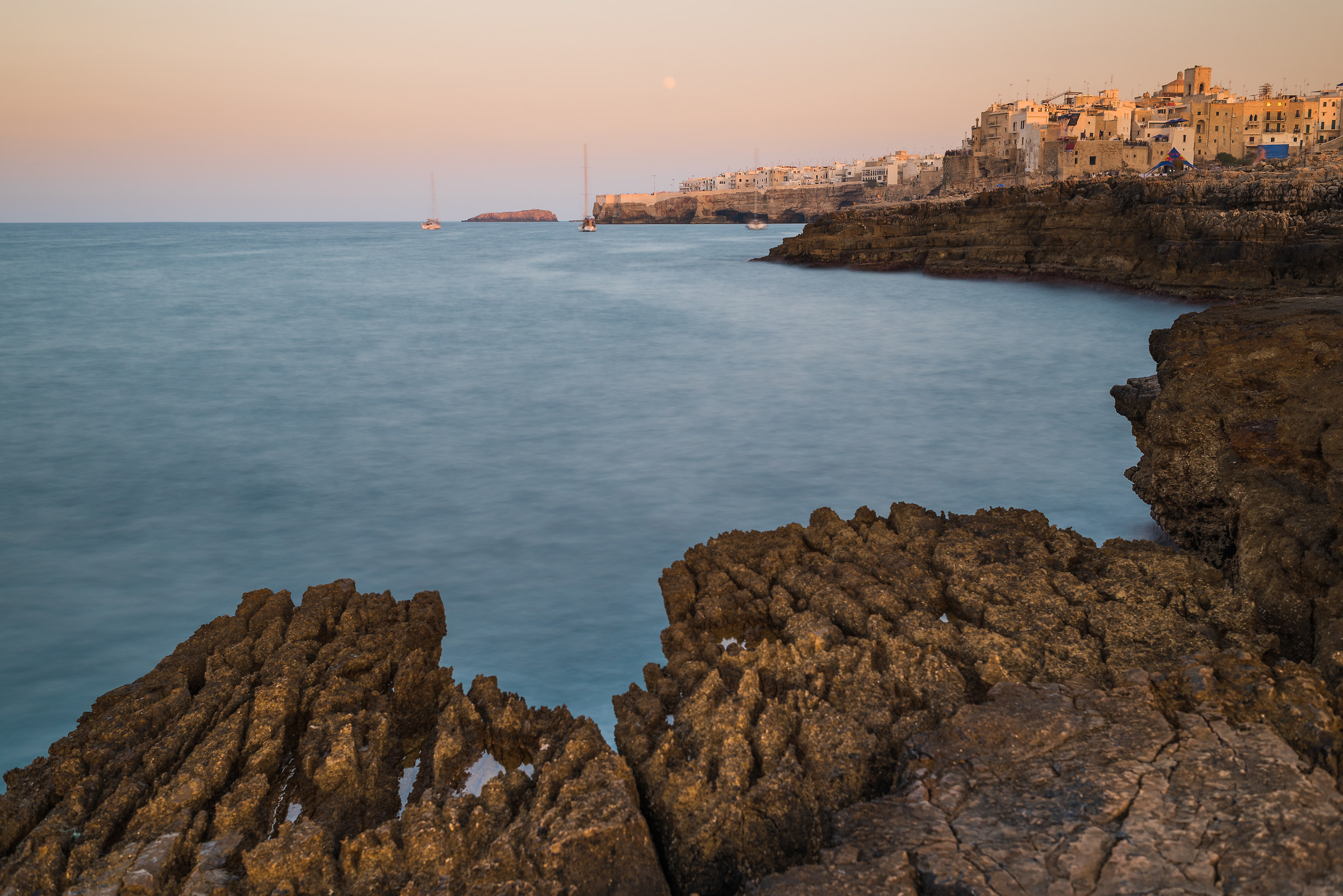 Polignano and his moon