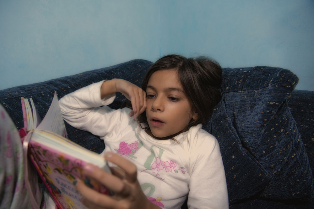 assorta nella lettura..