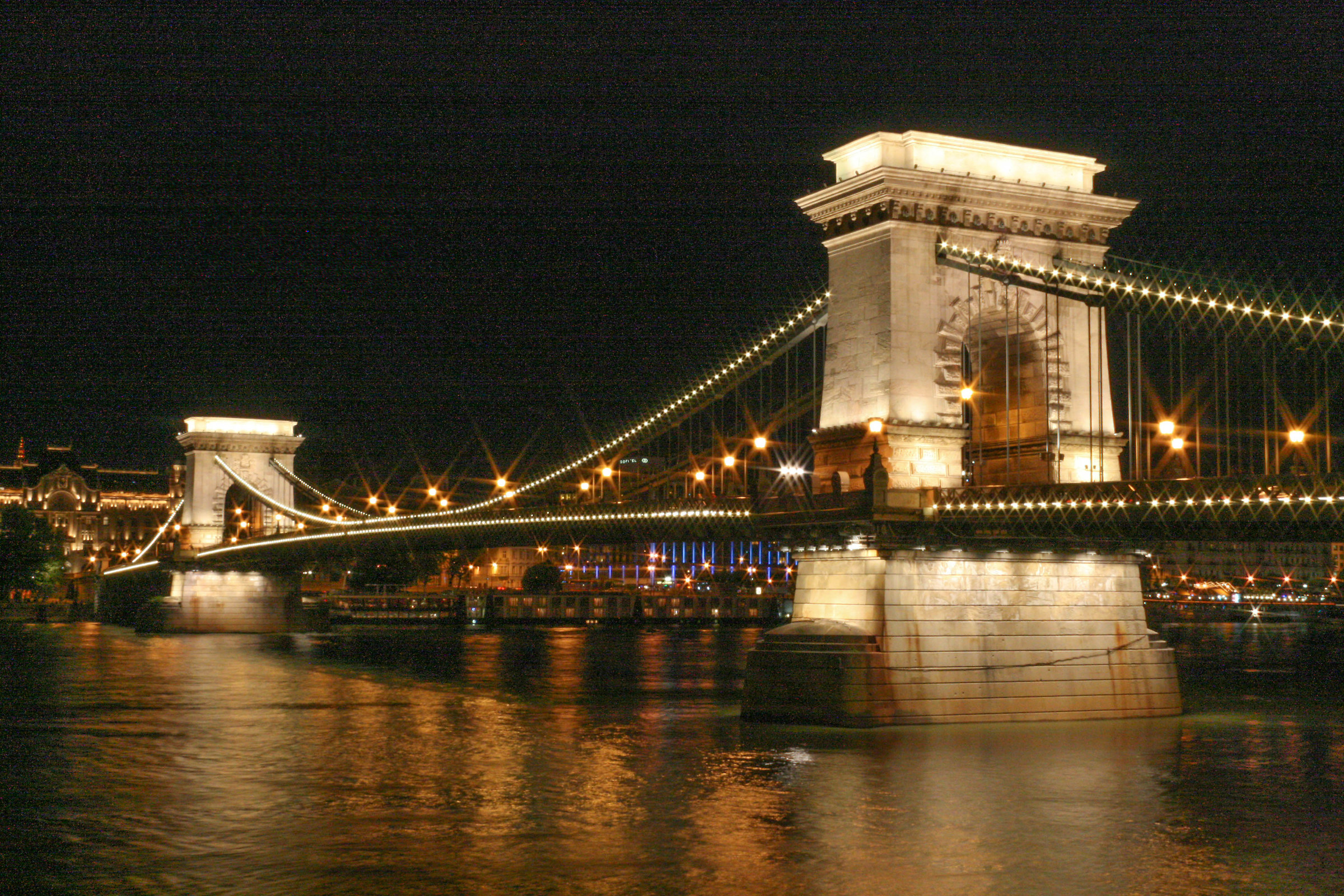 Budapest - Ponte delle Catene - Notte illuminato