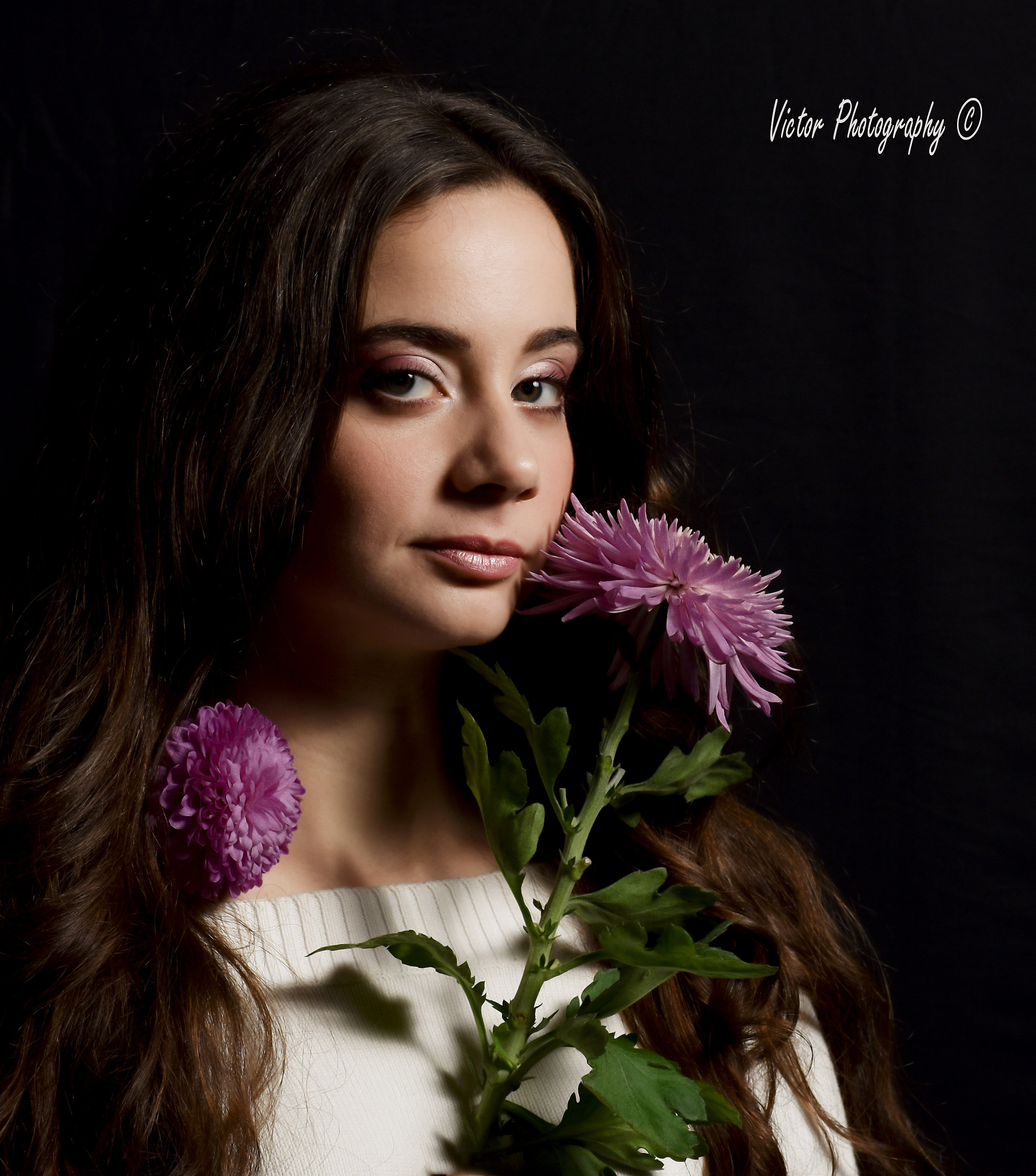 Girl vs cristantemi viola - 2