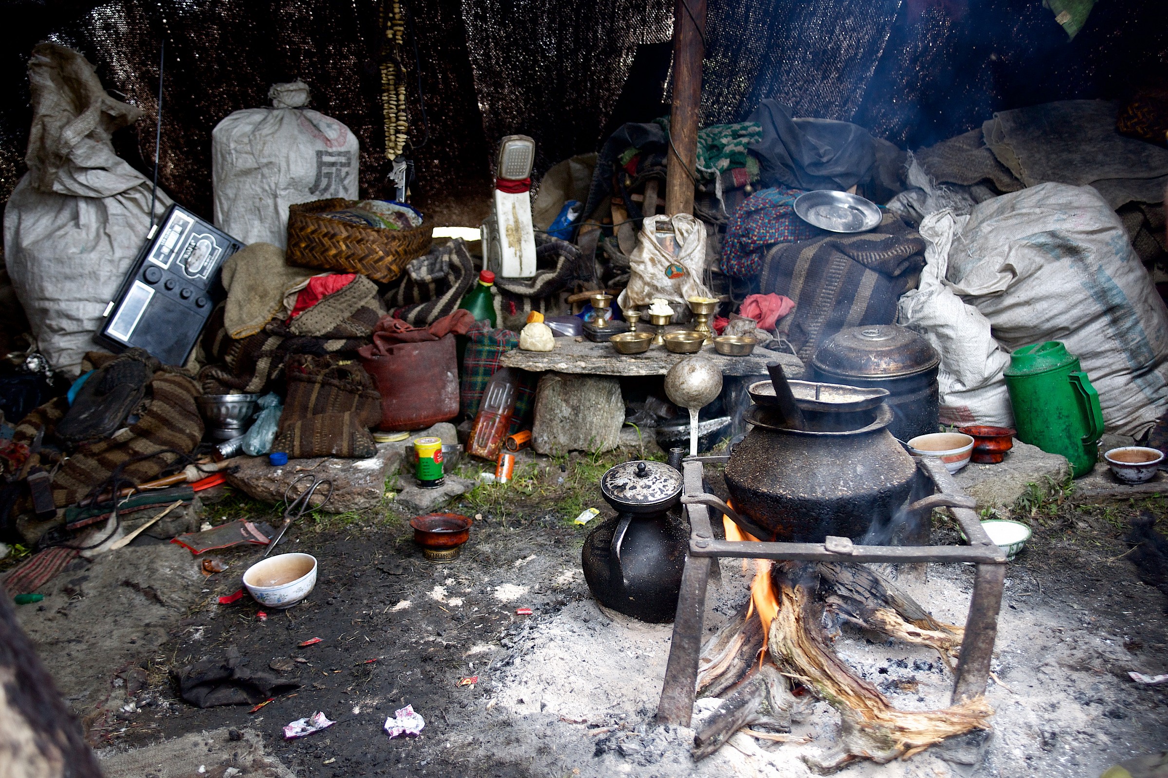 Interno di una tenda di margari - 5300 m Tibet