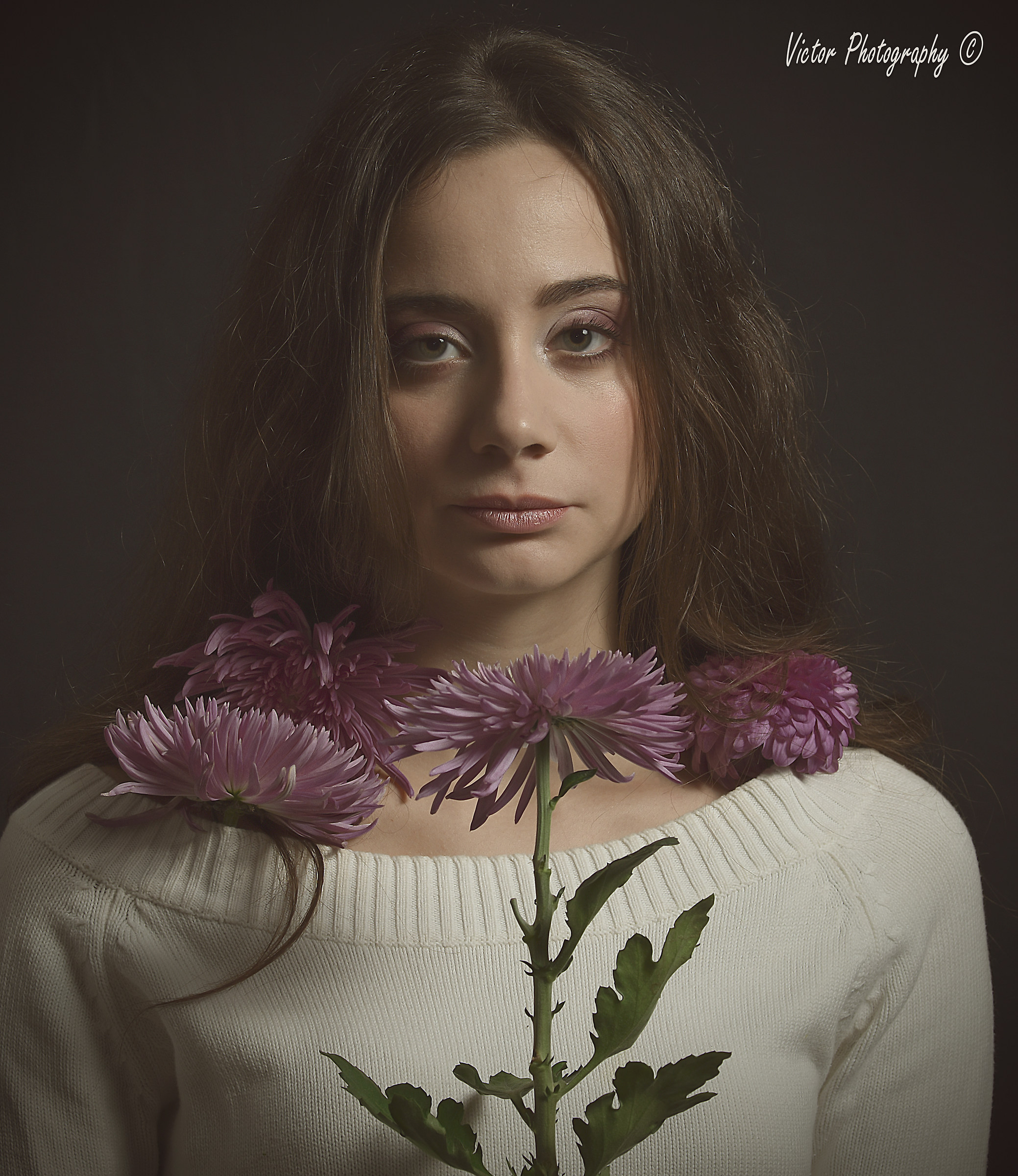 Girl vs crisantemi viola - vintage style