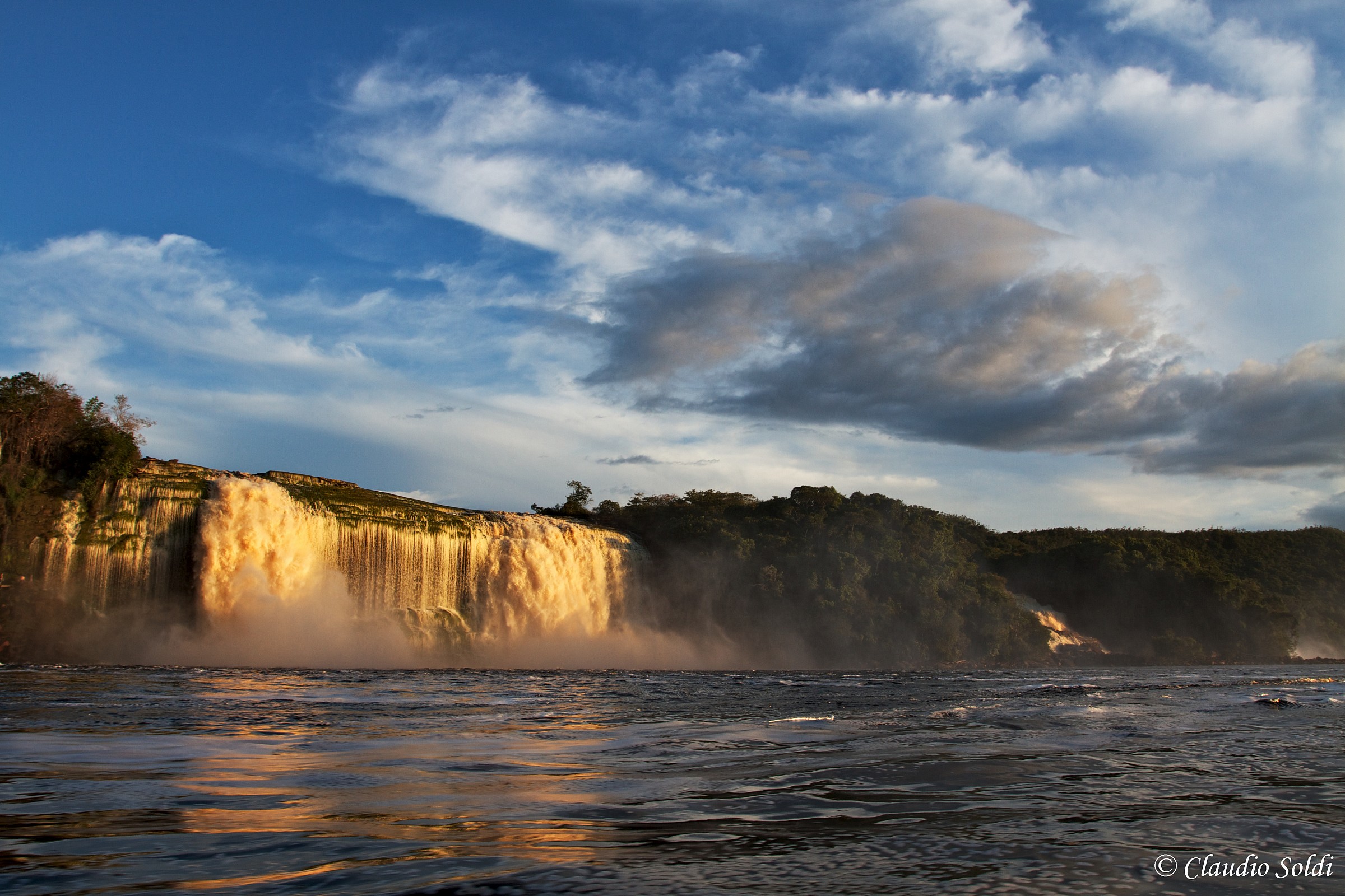 Sunset - Laguna Canaima