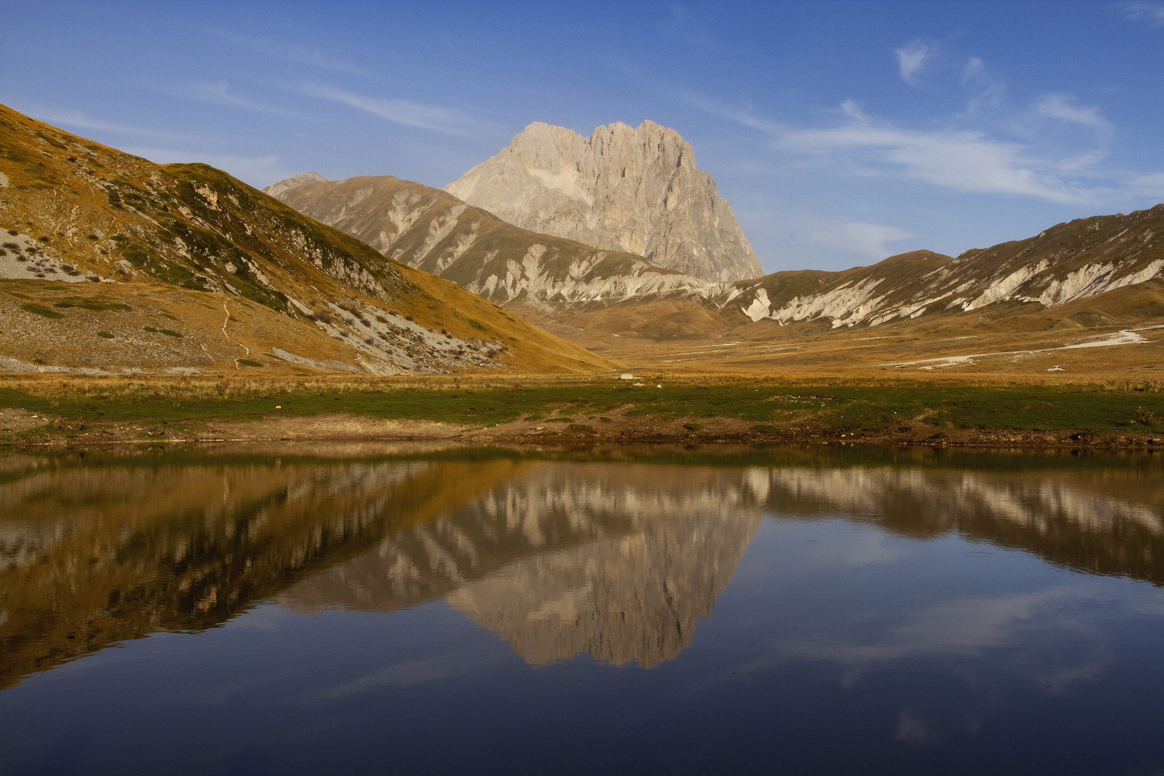 Lake Pietranzoni with the Gran Sasso d'italia