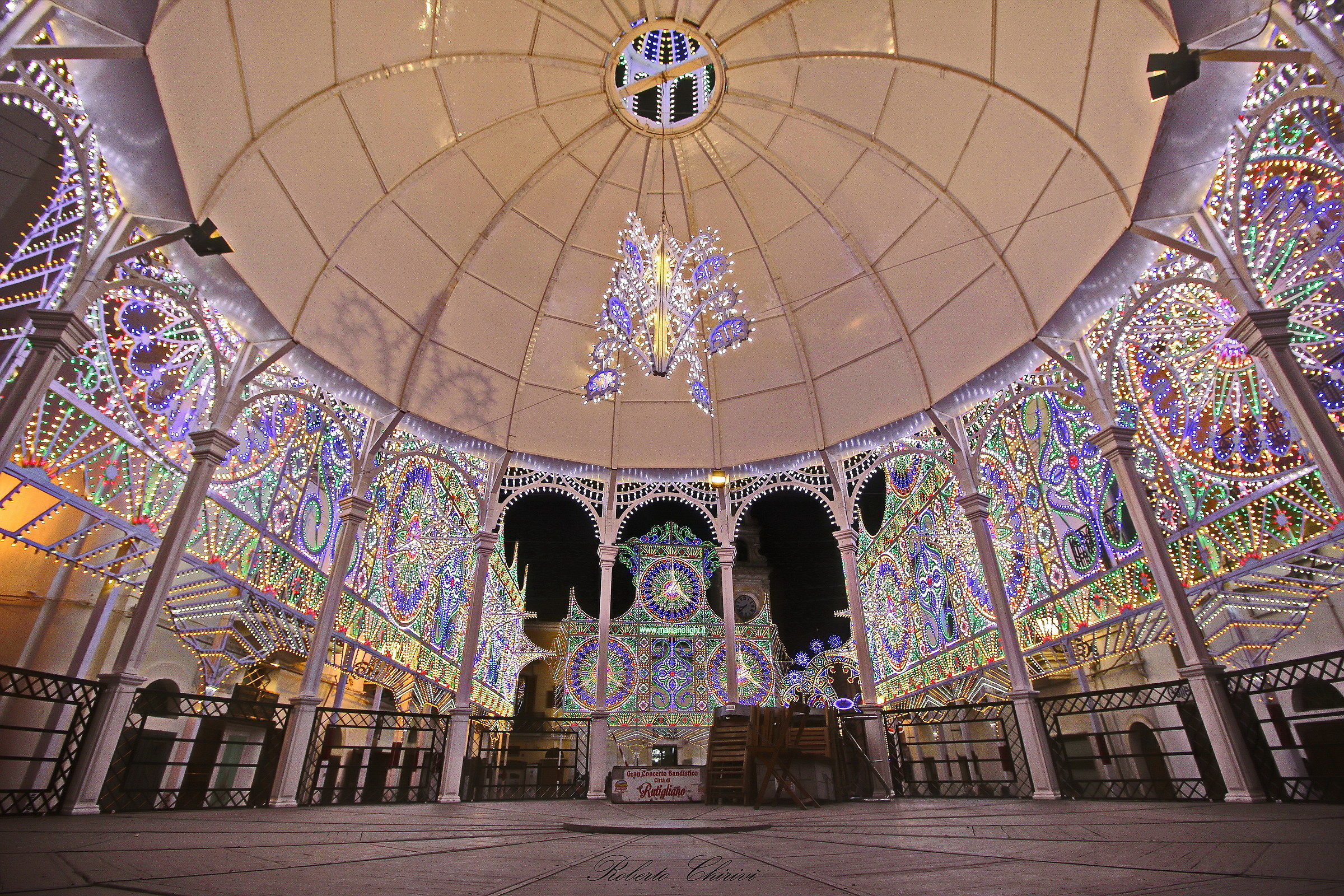 E ti ricordi c'era un paese in festa...