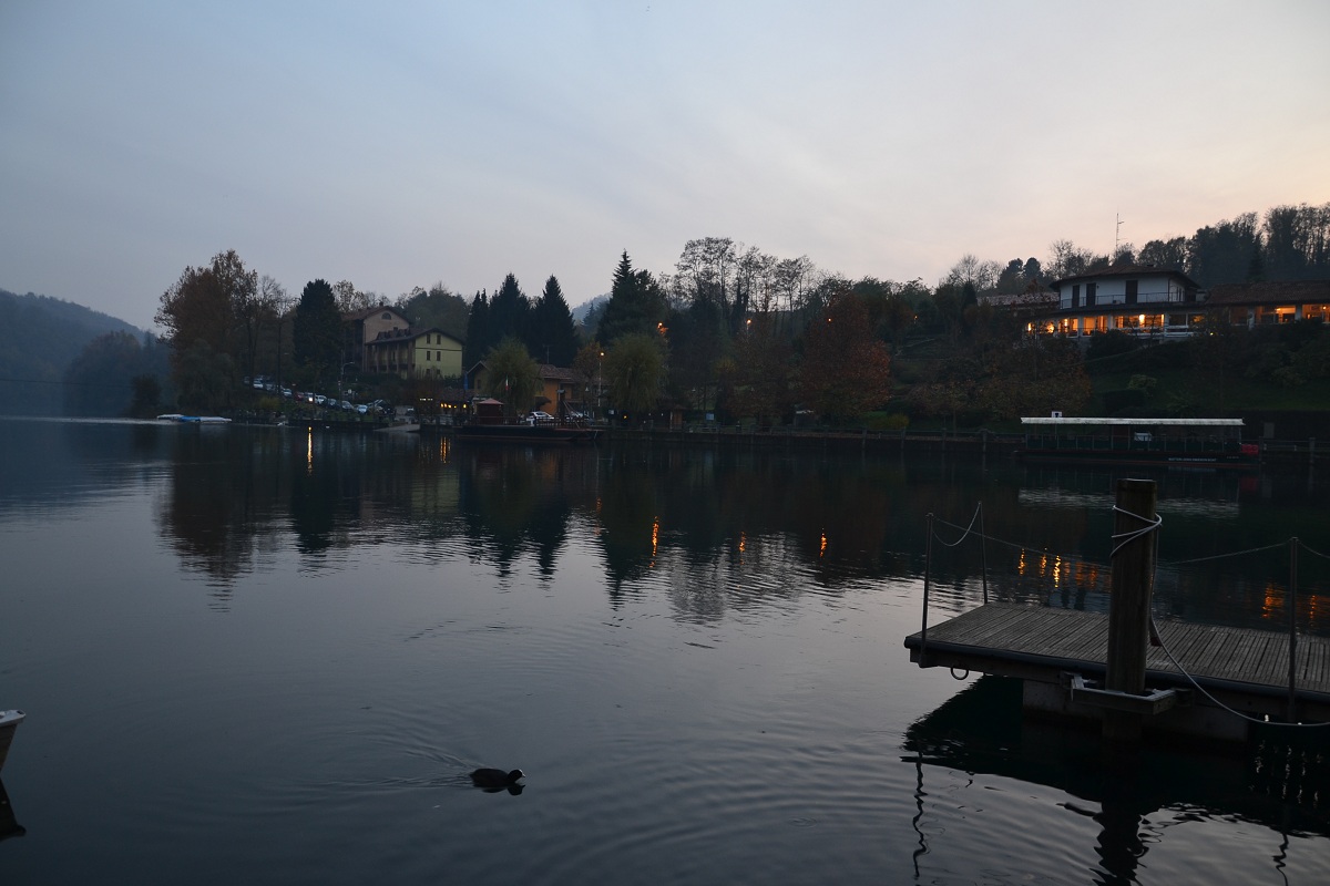 arrival on the banks of Lecco